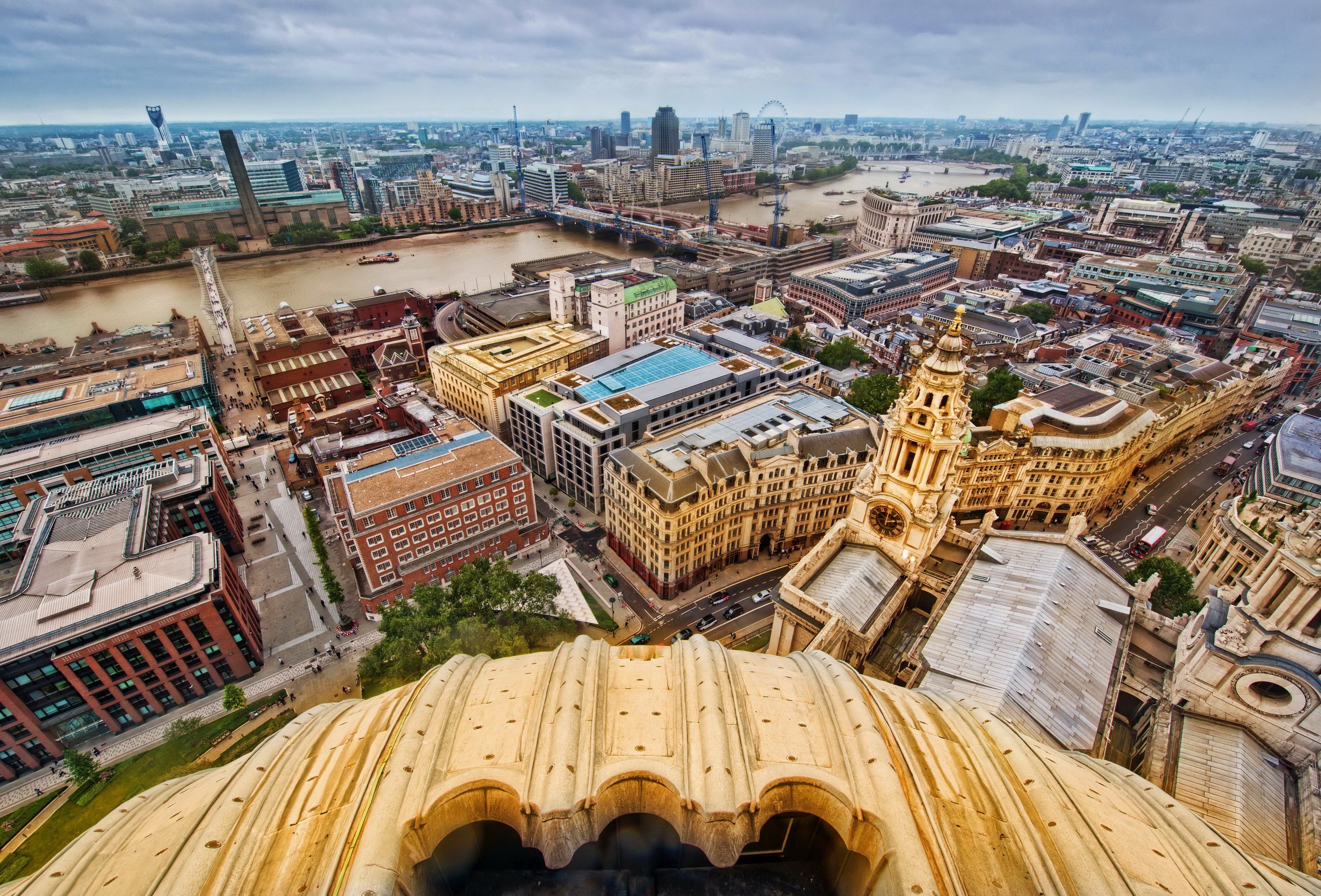 4K London cityscape with River Thames and St Paul's Cathedral HD Wallpaper