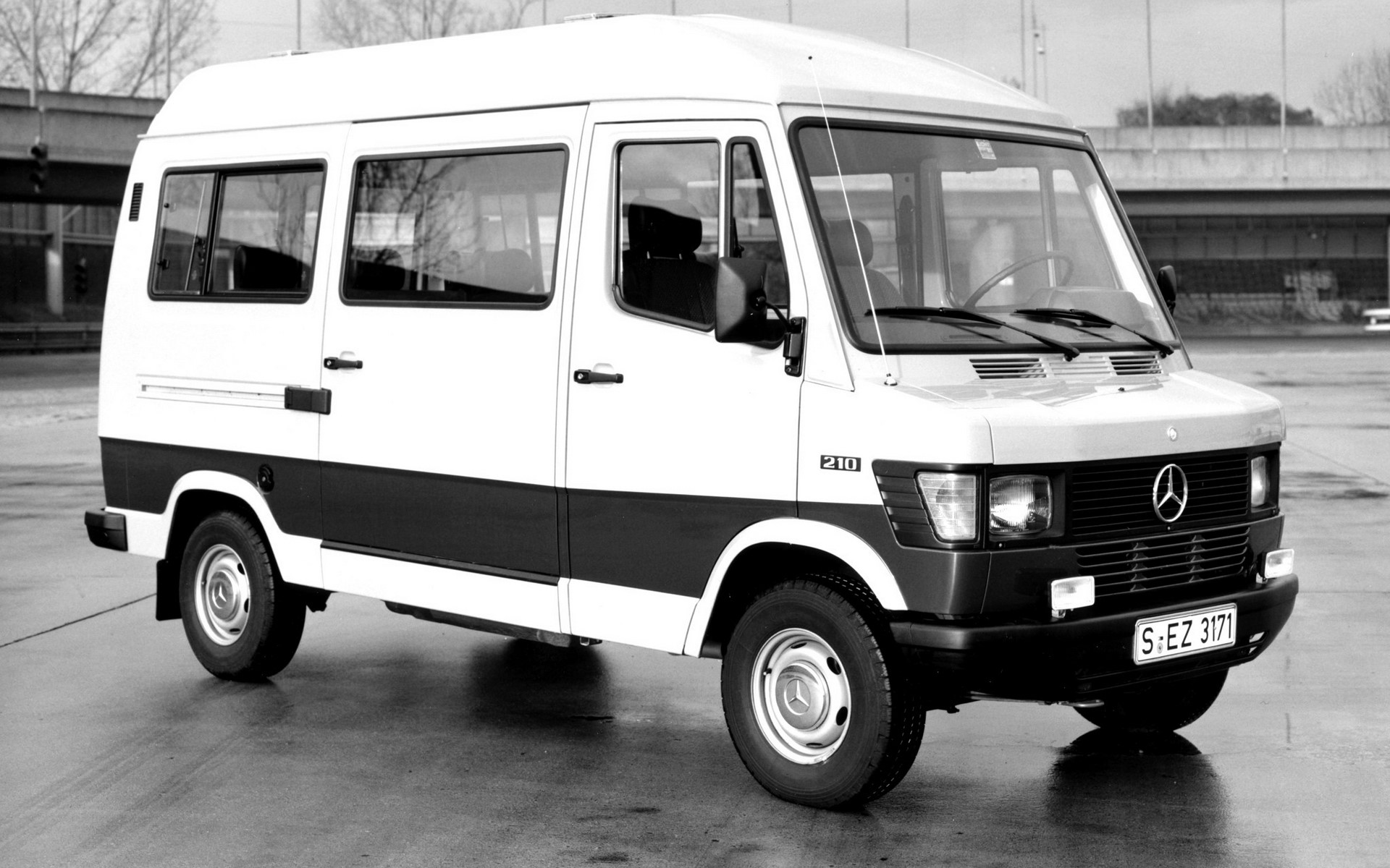Mercedes-Benz 210 van HD Wallpaper
