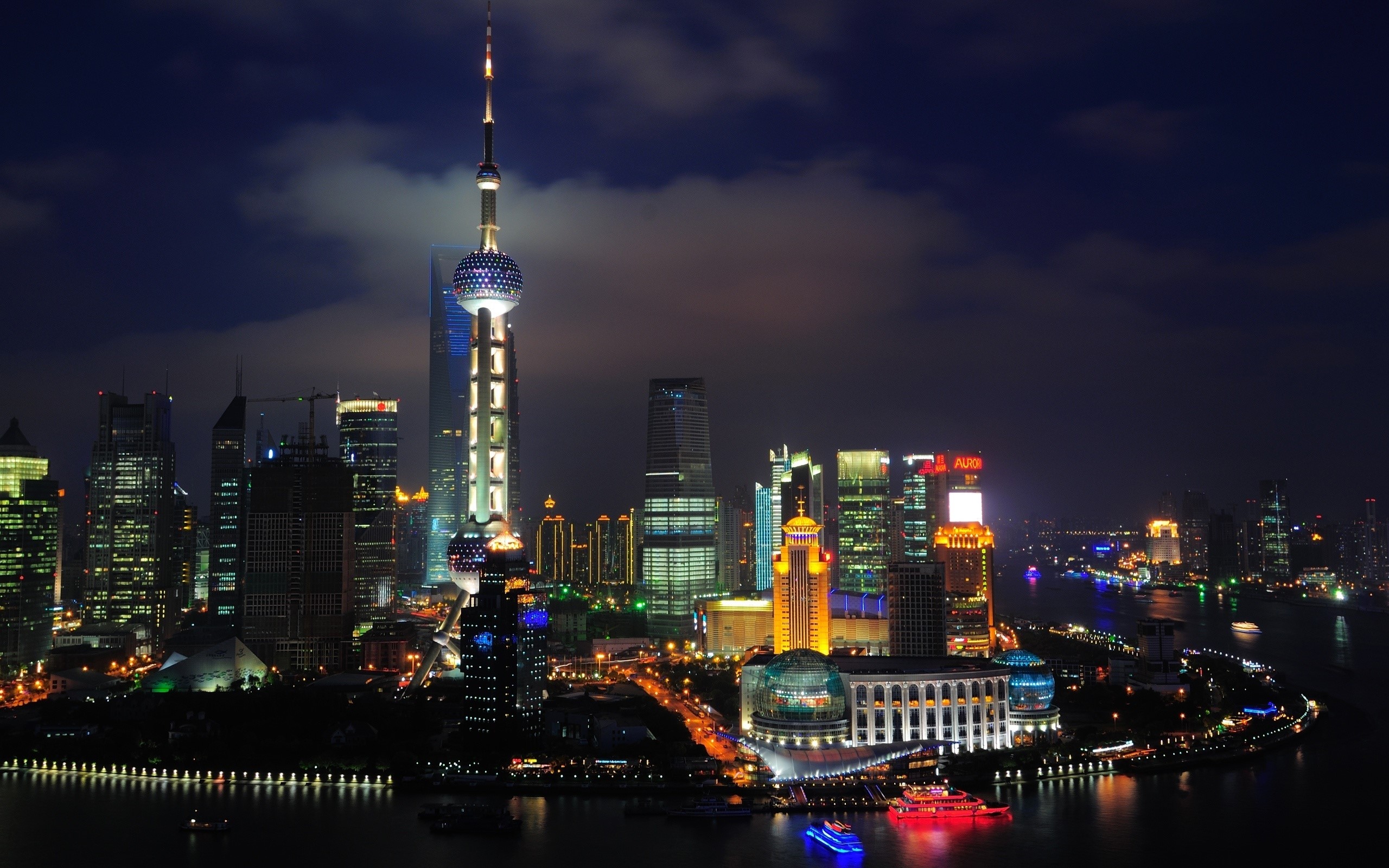 Shanghai skyline at night with Oriental Pearl Tower HD Wallpaper