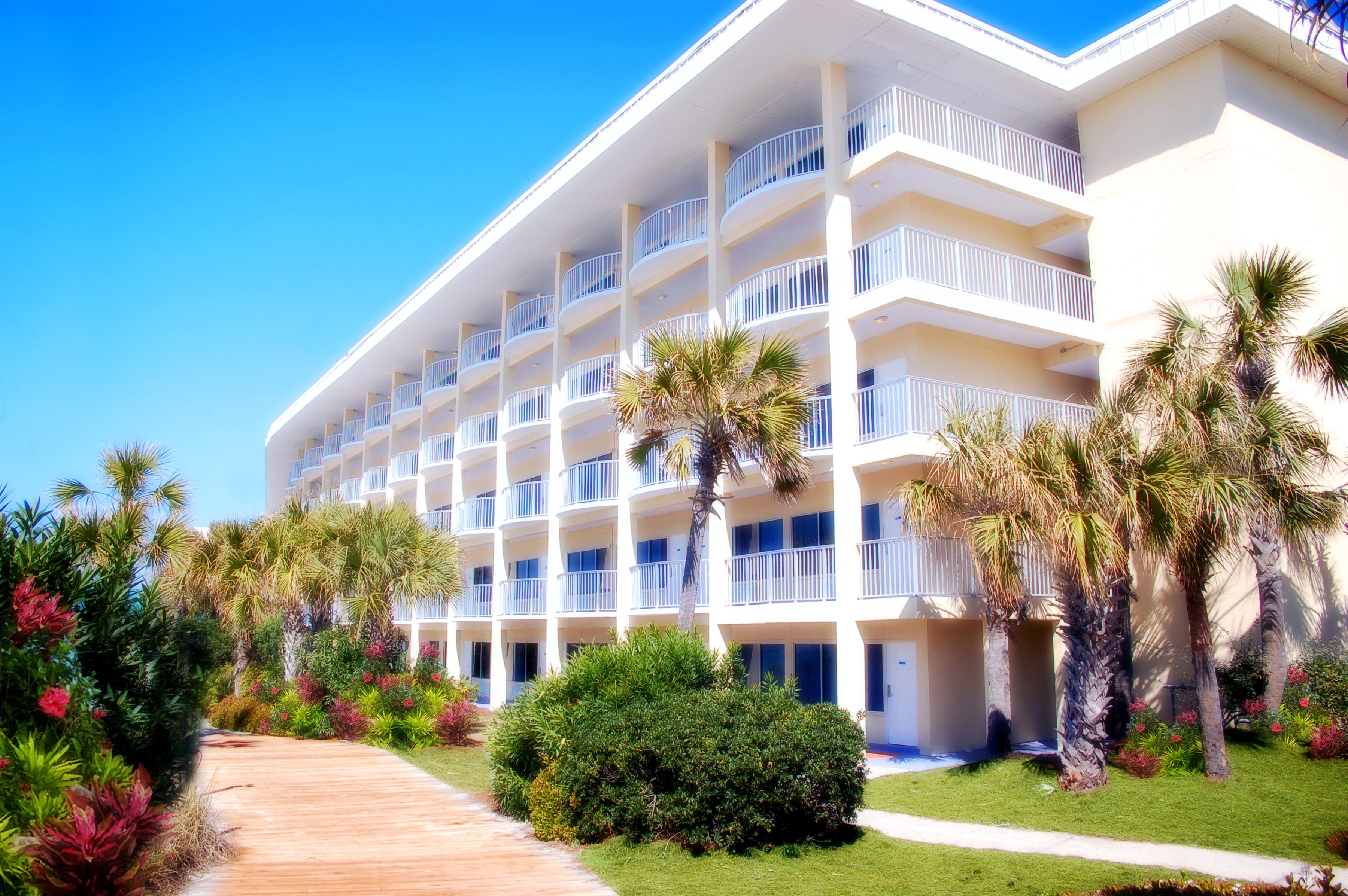 Hotel with balconies and palm trees HD Wallpaper