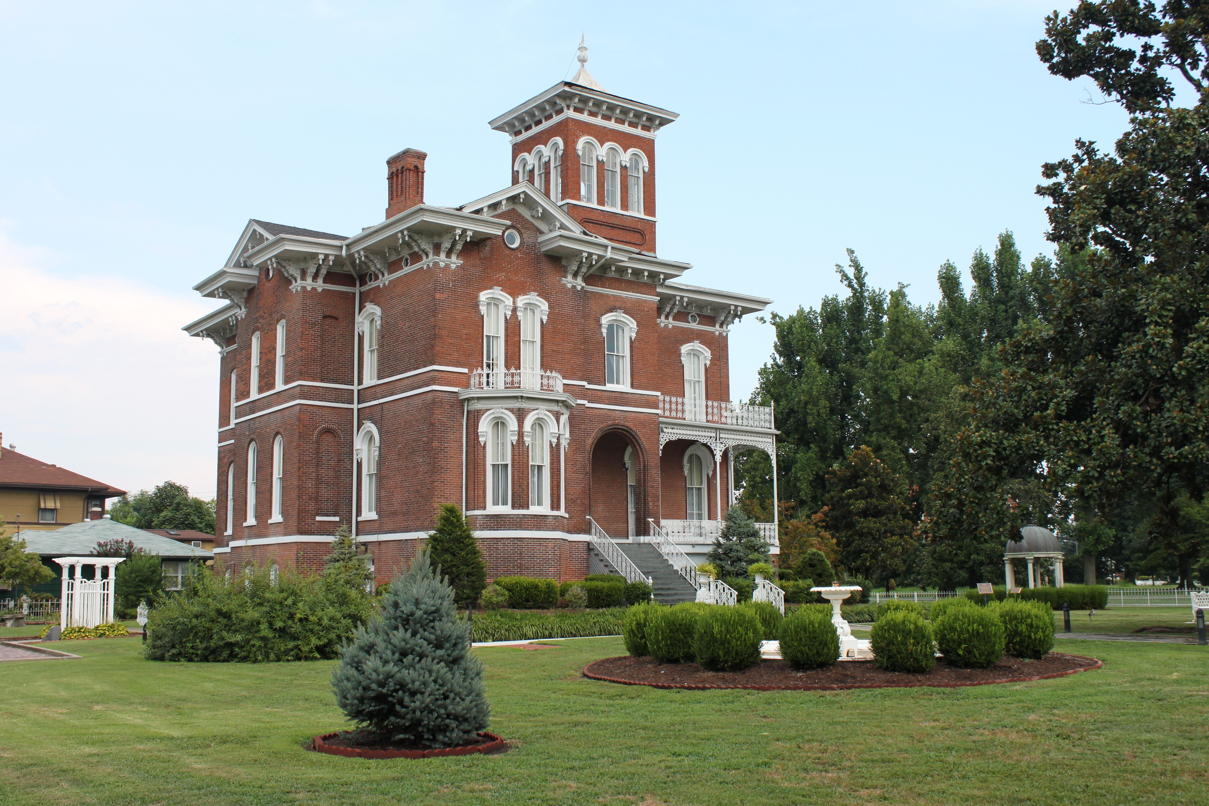 Victorian Mansion in Cairo, Illinois, USA HD Wallpaper