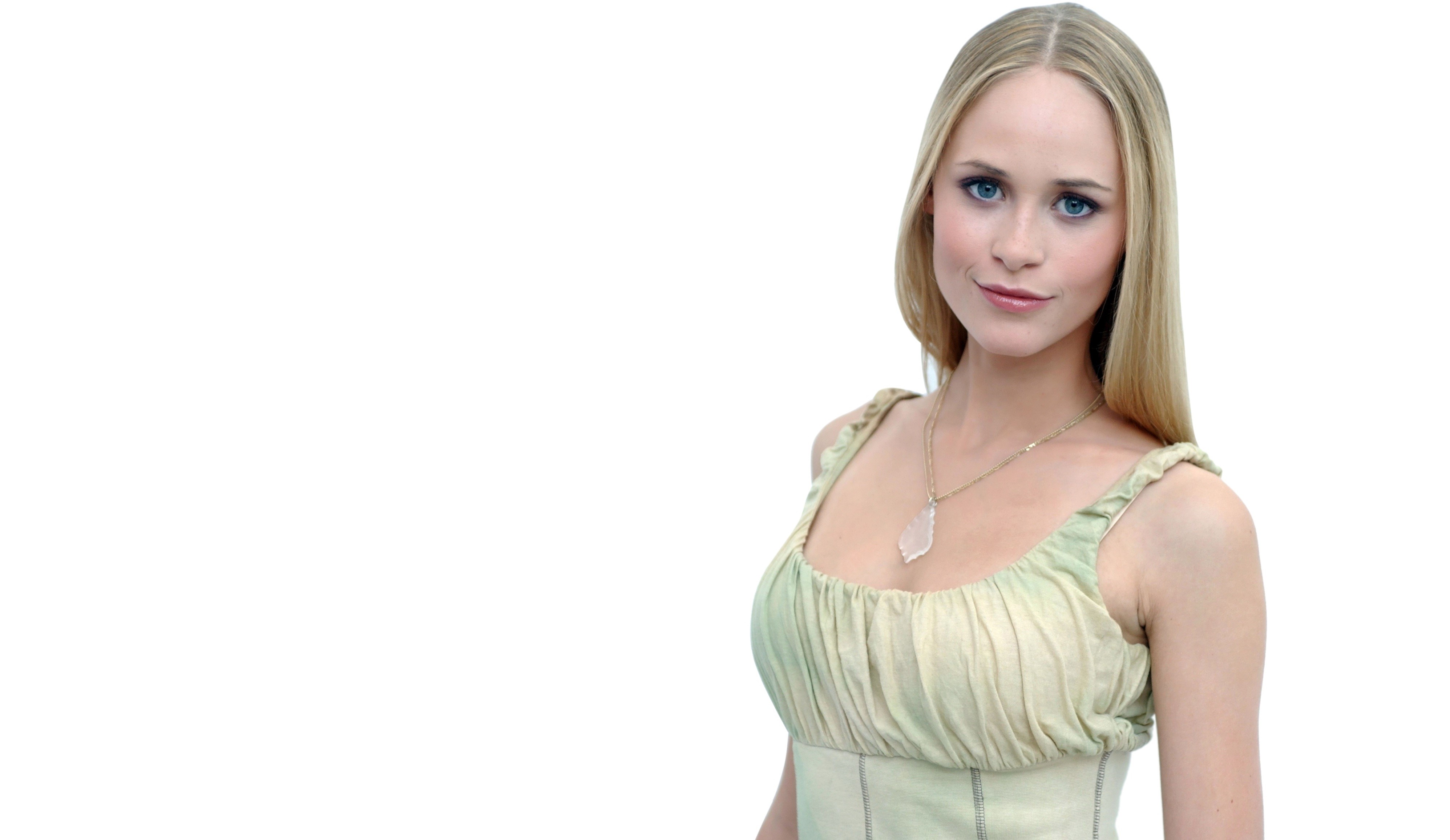 Blonde girl with a necklace HD Wallpaper
