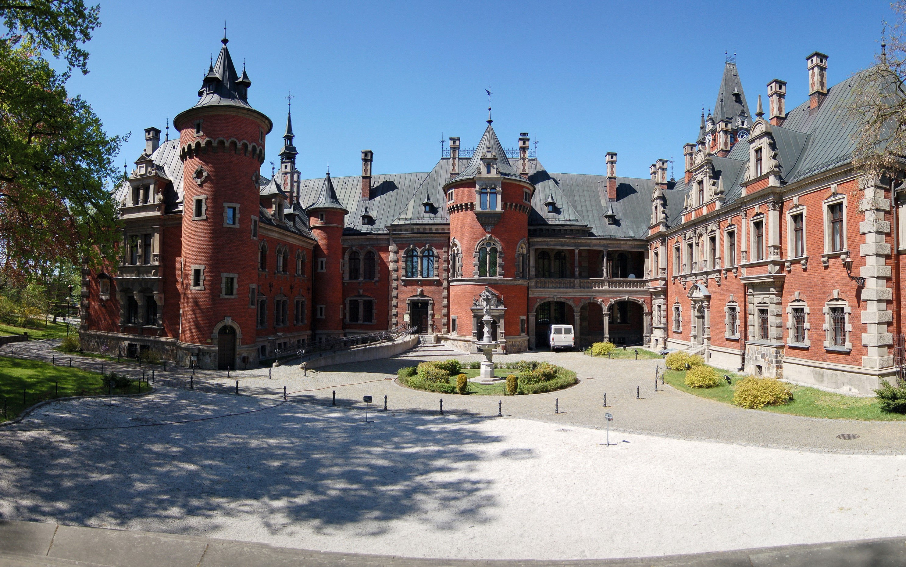 Palace in Plawniowice, Poland made of bricks HD Wallpaper