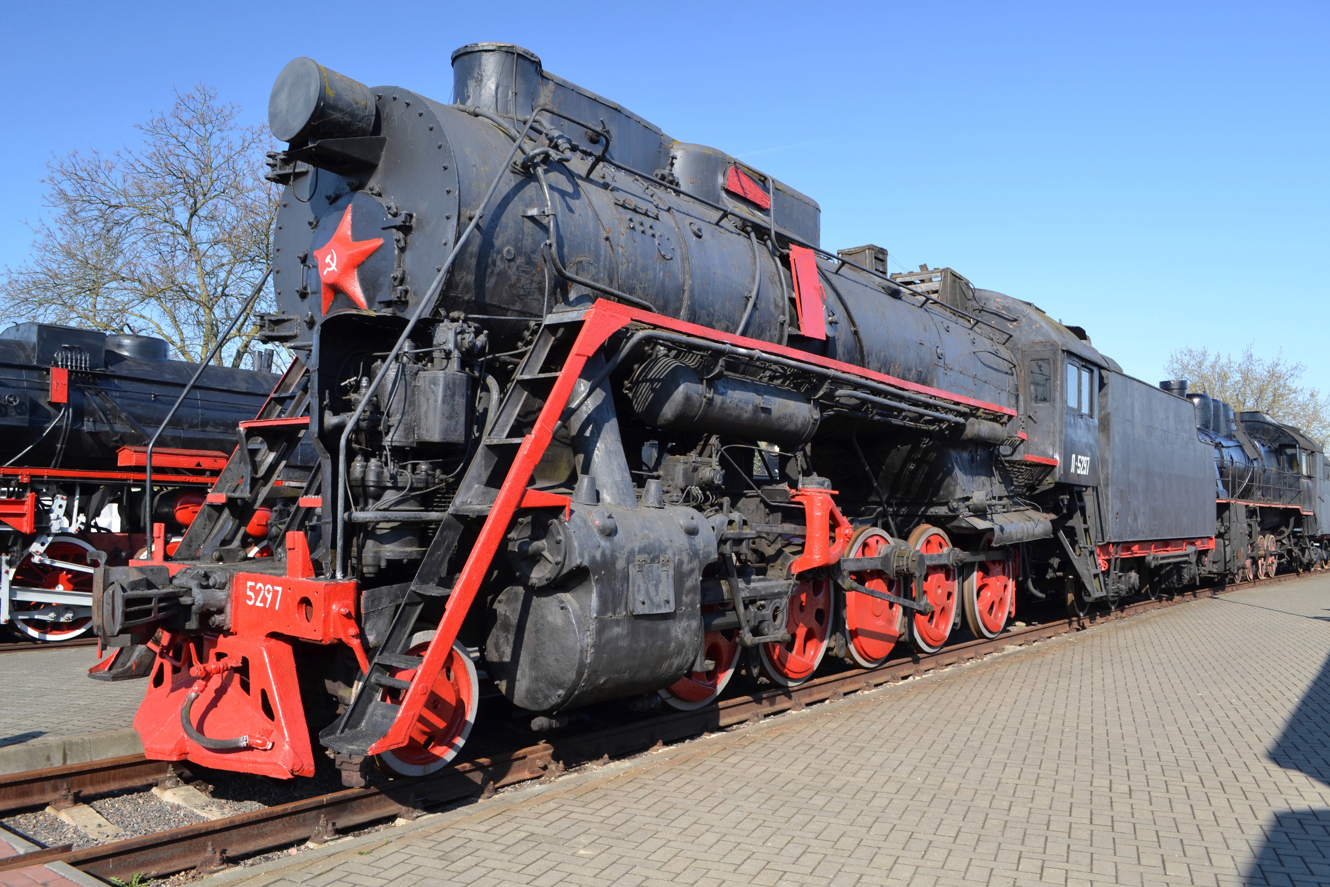 Black Soviet Steam Locomotive 5297 on Tracks HD Wallpaper