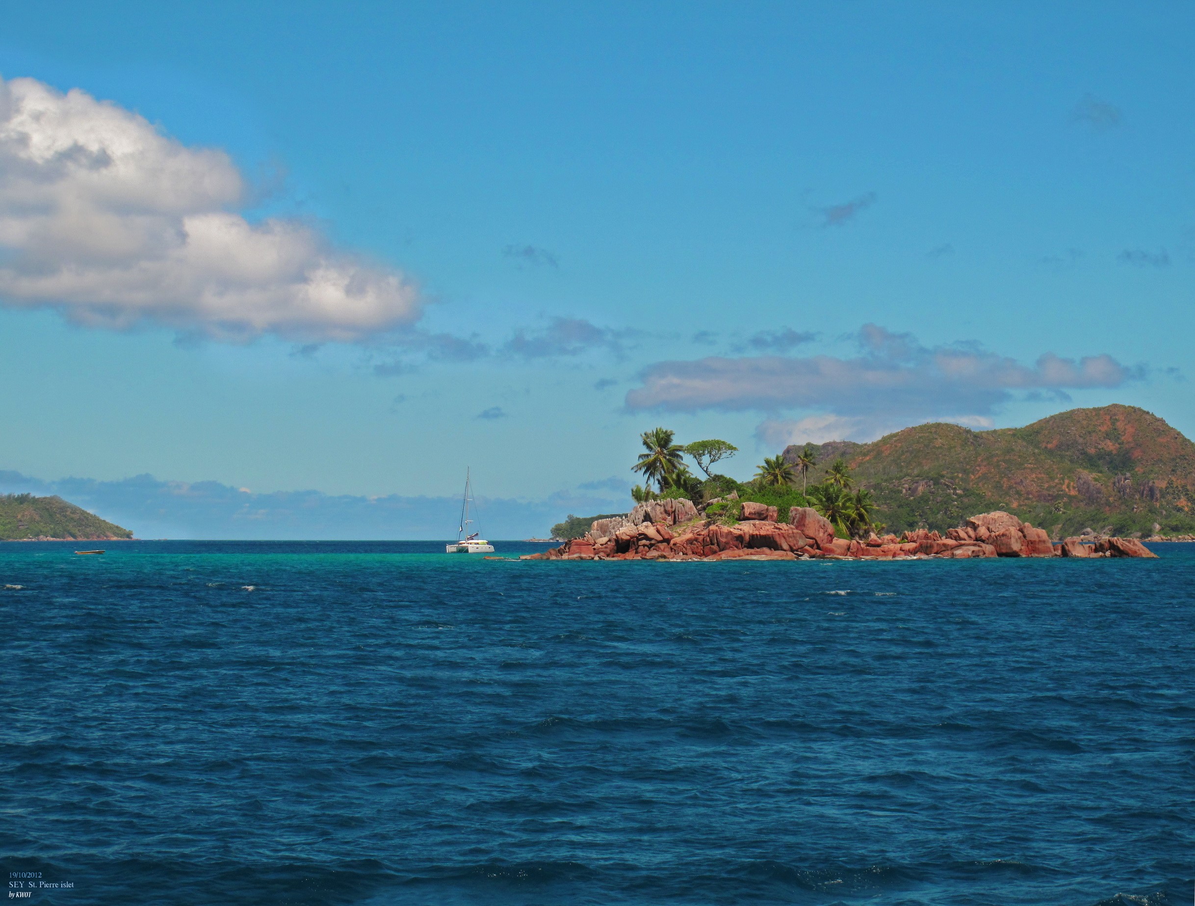 Catamaran sailing near tropical islands in the Seychelles HD Wallpaper