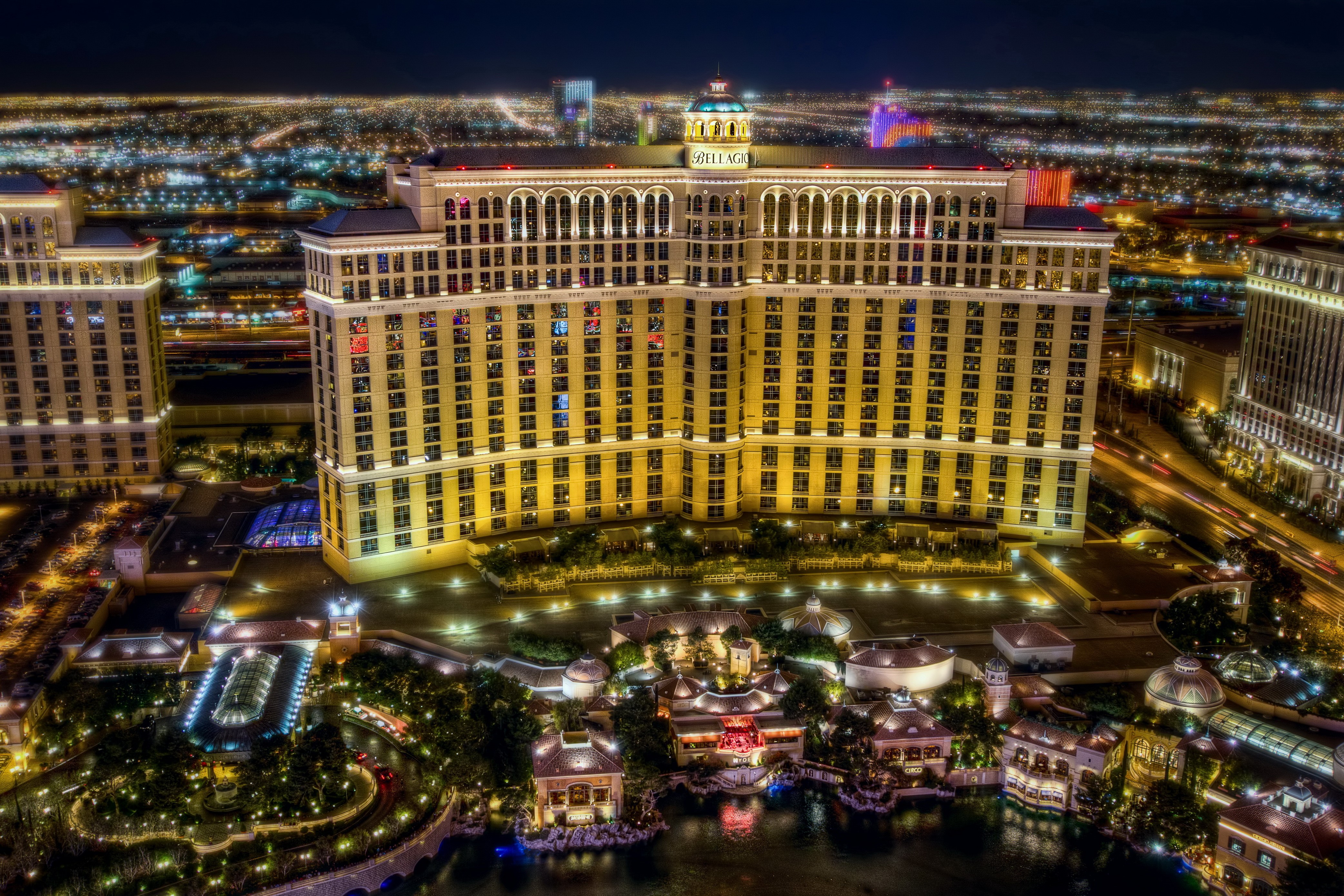 Bellagio Hotel and Casino, Las Vegas at Night HD Wallpaper