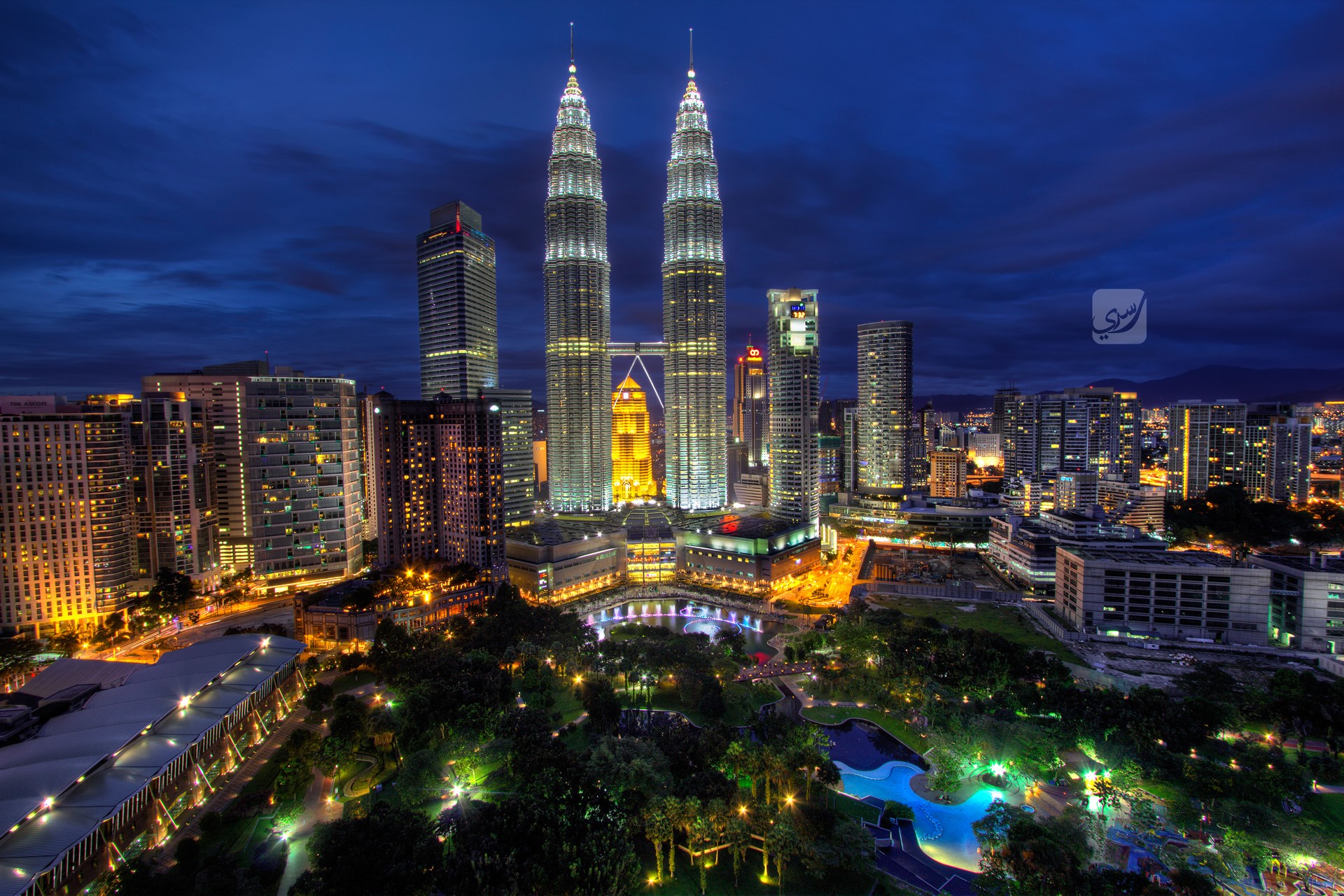 Petronas Twin Towers at Night in Kuala Lumpur, Malaysia HD Wallpaper