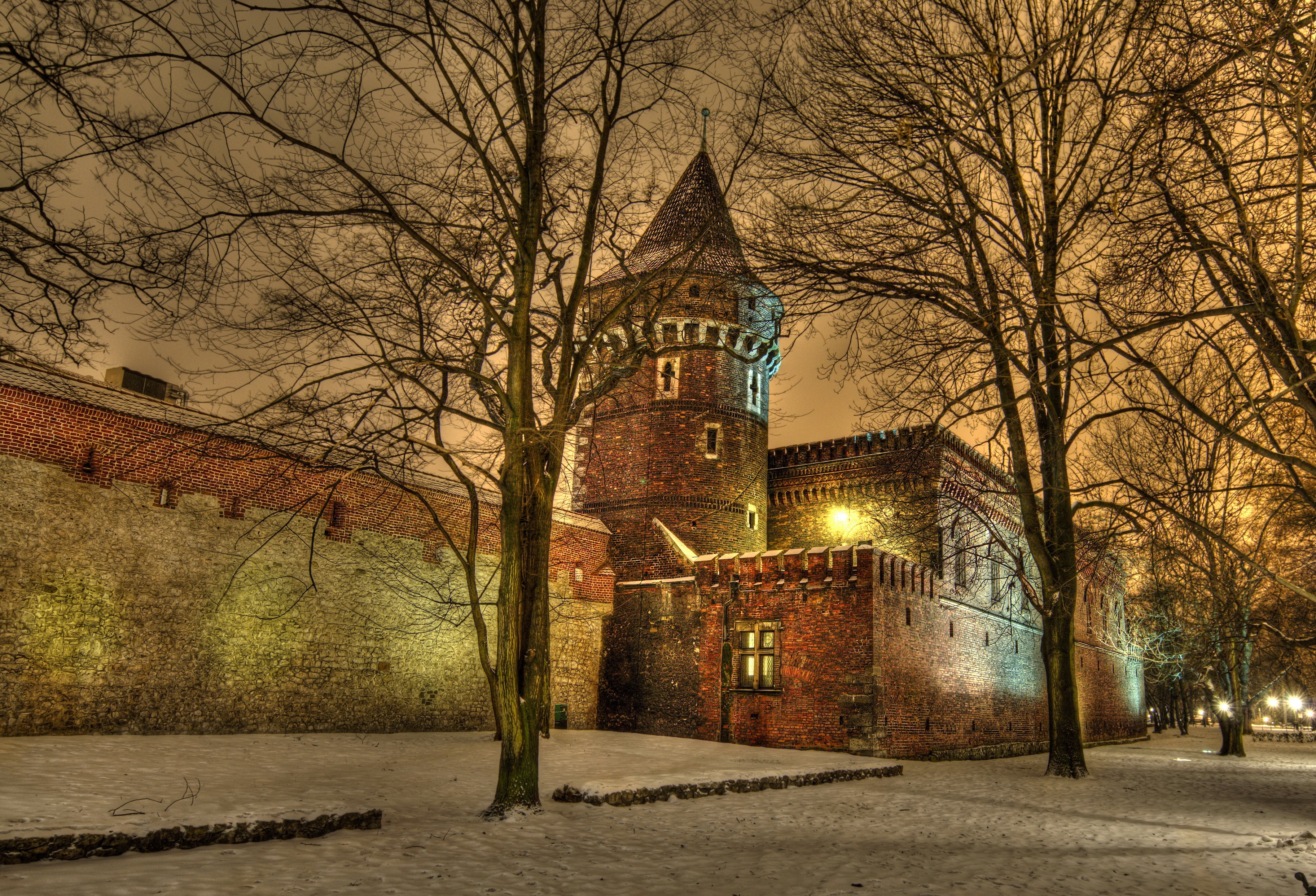 Wawel Castle tower at night in Poland HD Wallpaper