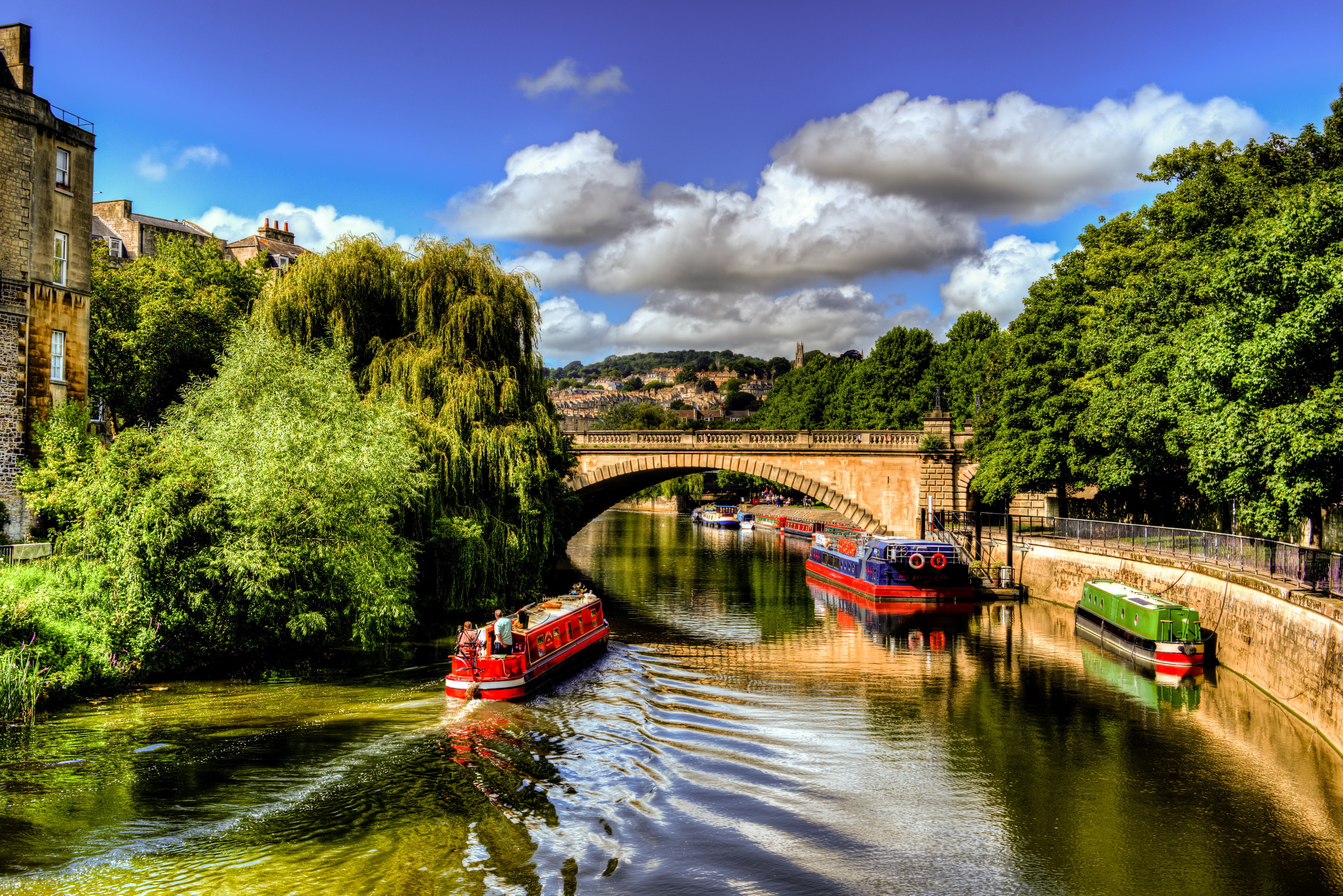 Boats on a River Under a Bridge in the UK HD Wallpaper