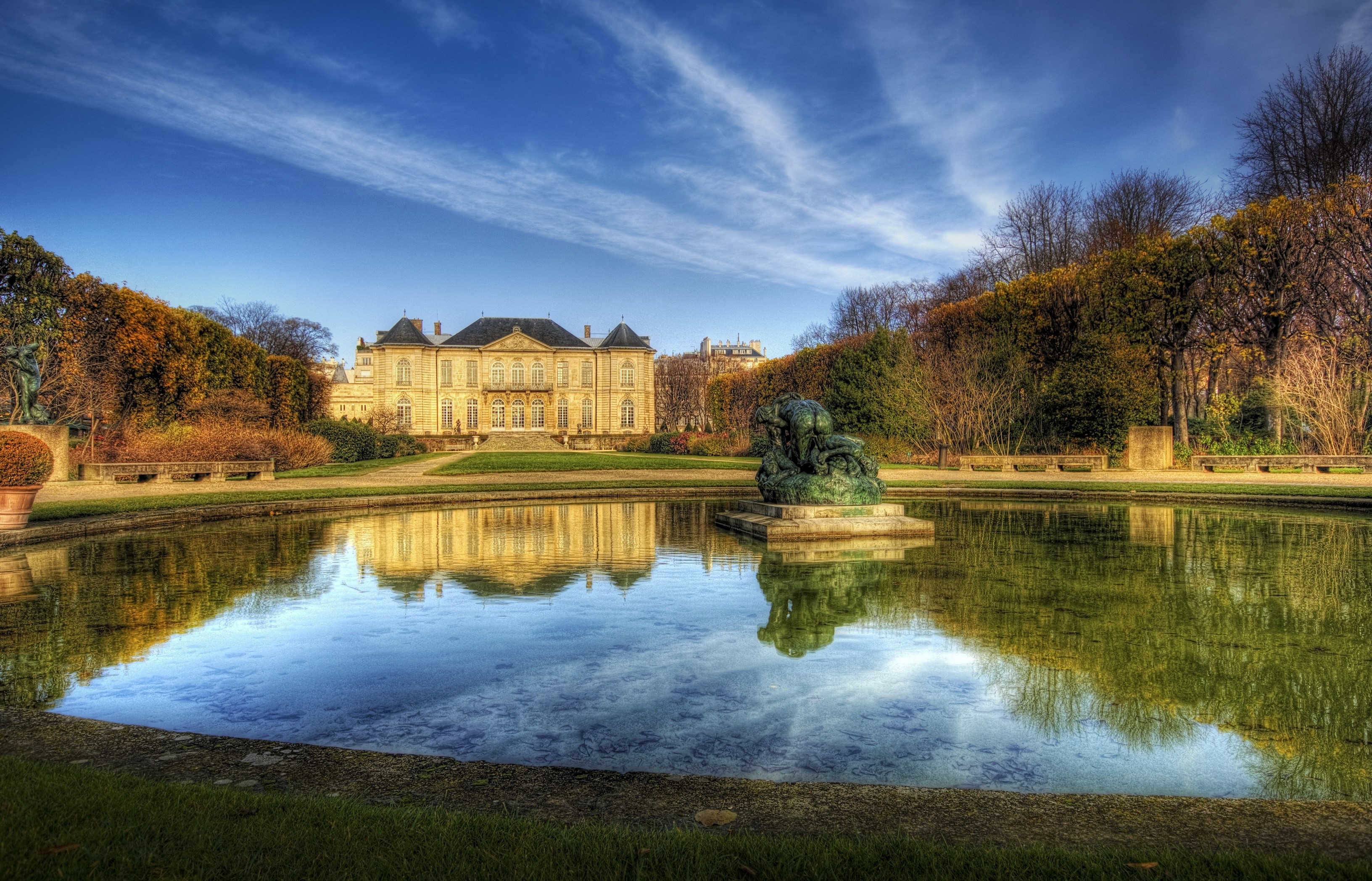 Rodin Museum garden with pond and sculpture HD Wallpaper