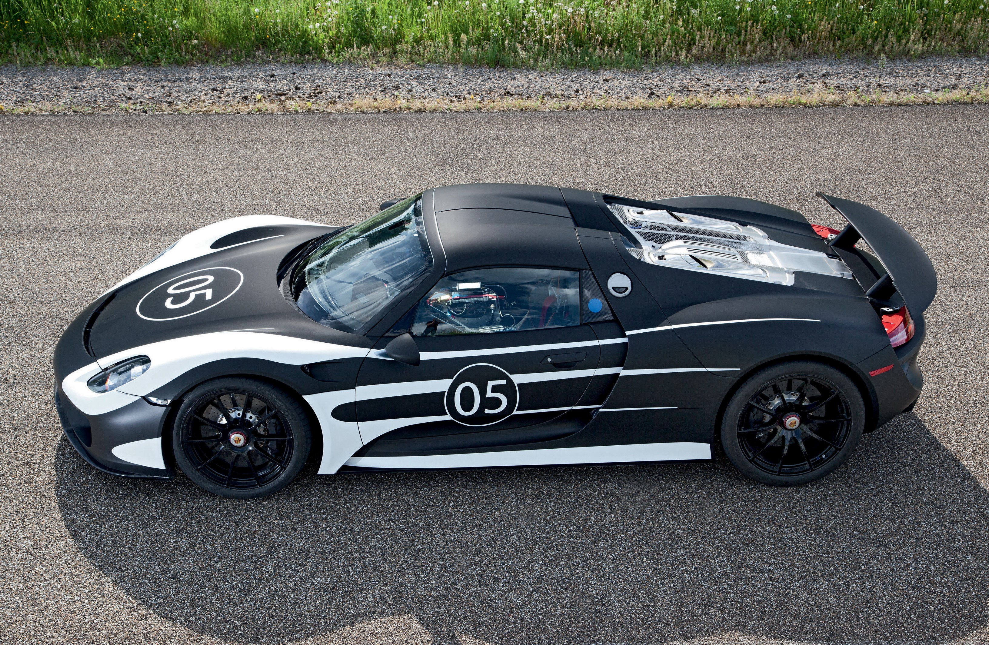 Porsche 918 Spyder with black and white stripes HD Wallpaper