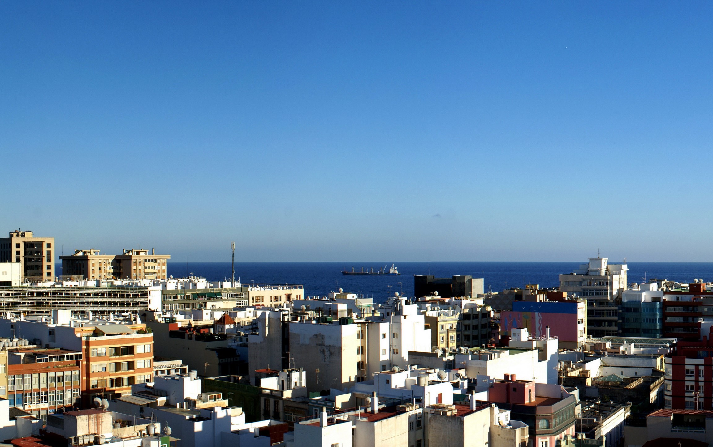 Cityscape with Ocean and Ships in Spain HD Wallpaper