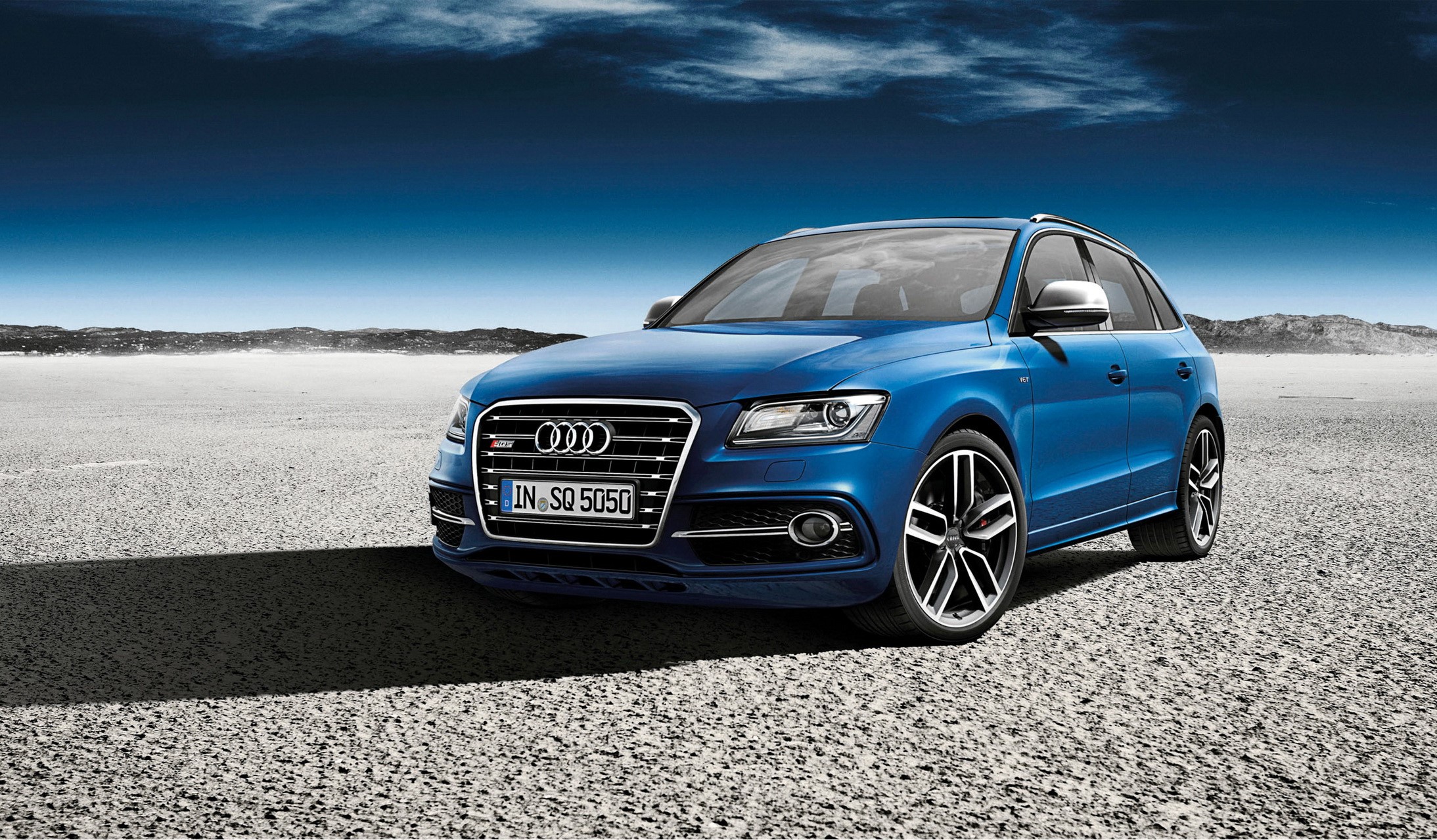 Blue Audi SQ5 TDI Exclusive parked in a desert landscape HD Wallpaper