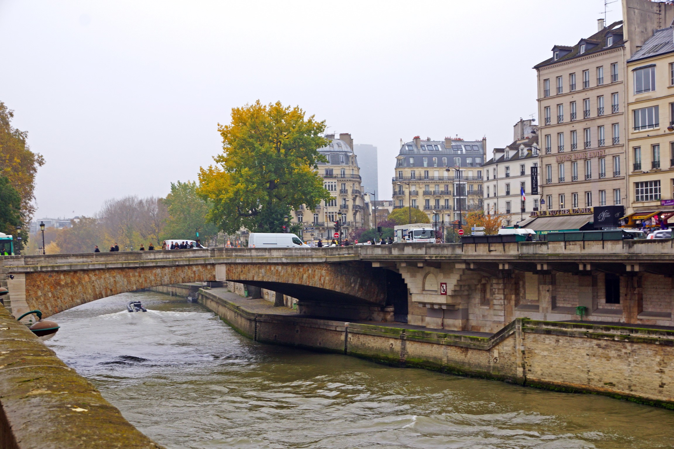 Paris bridge over the Seine River with buildings HD Wallpaper