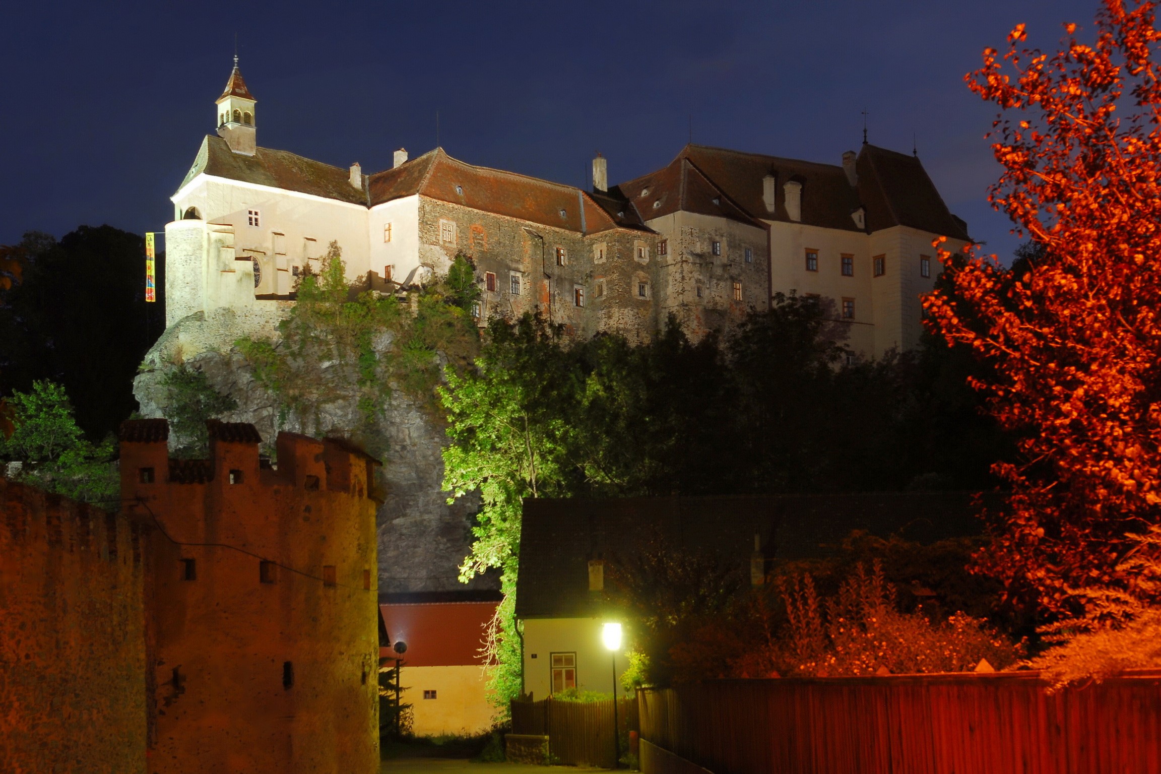 Castle illuminated at night in Austria HD Wallpaper