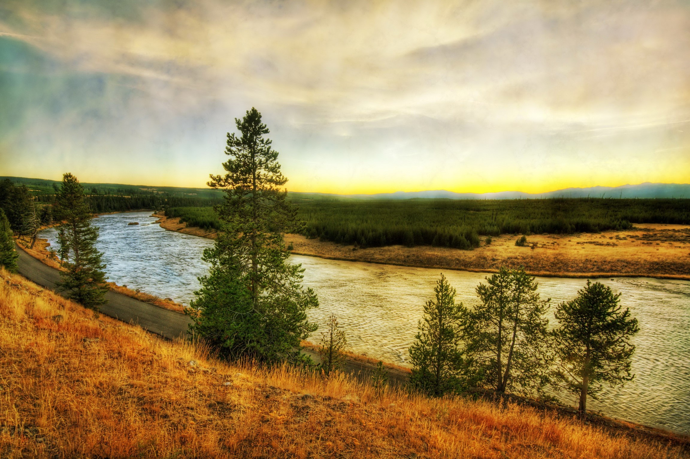 River flowing through Yellowstone National Park at sunset HD Wallpaper