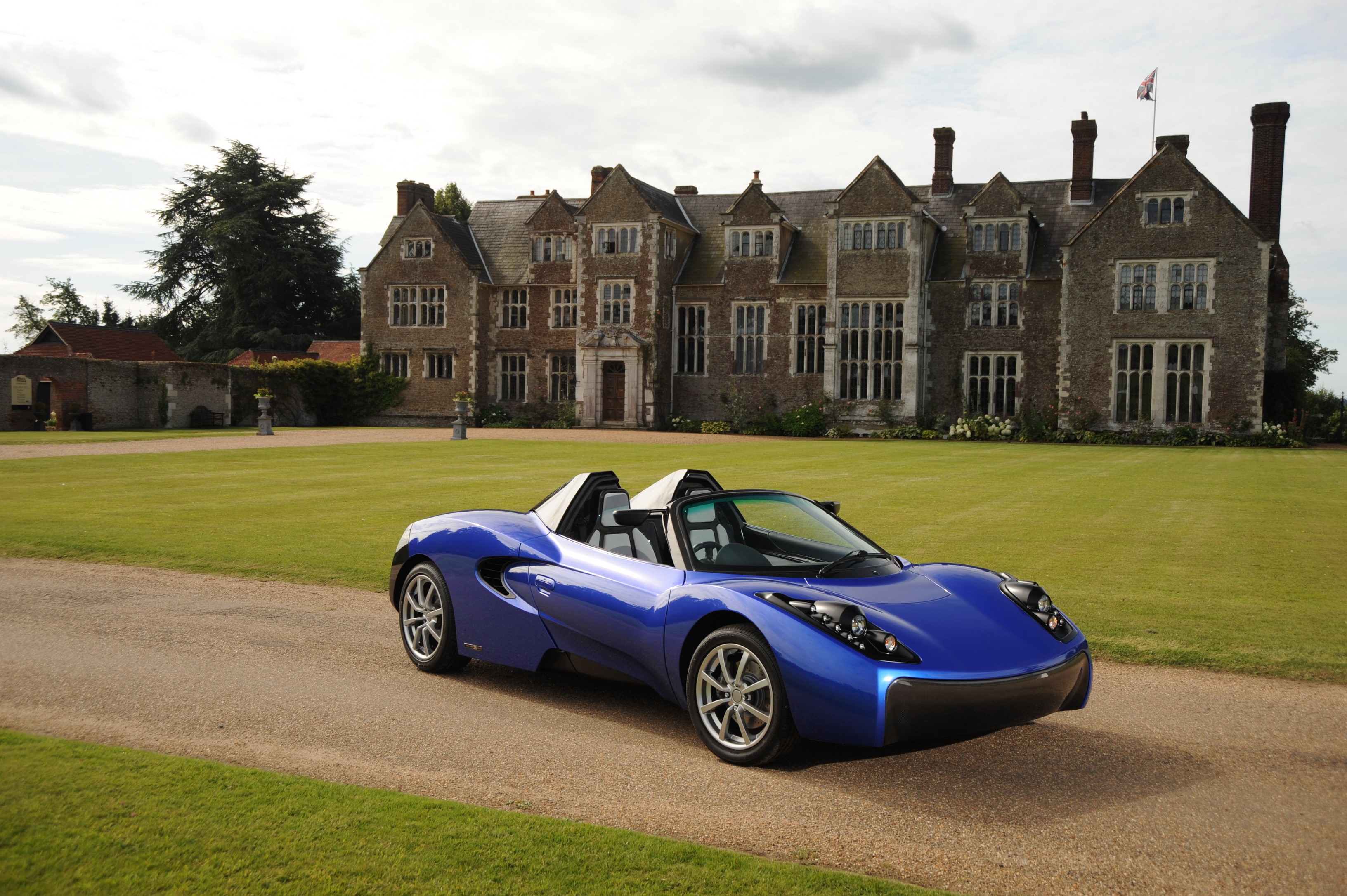 Blue 2011 Gordon Murray Design Teewave AR.1 on a gravel driveway HD Wallpaper