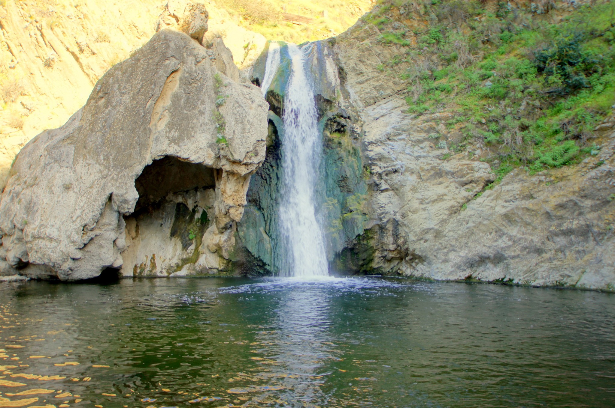 Waterfall in Malibu, California, USA HD Wallpaper