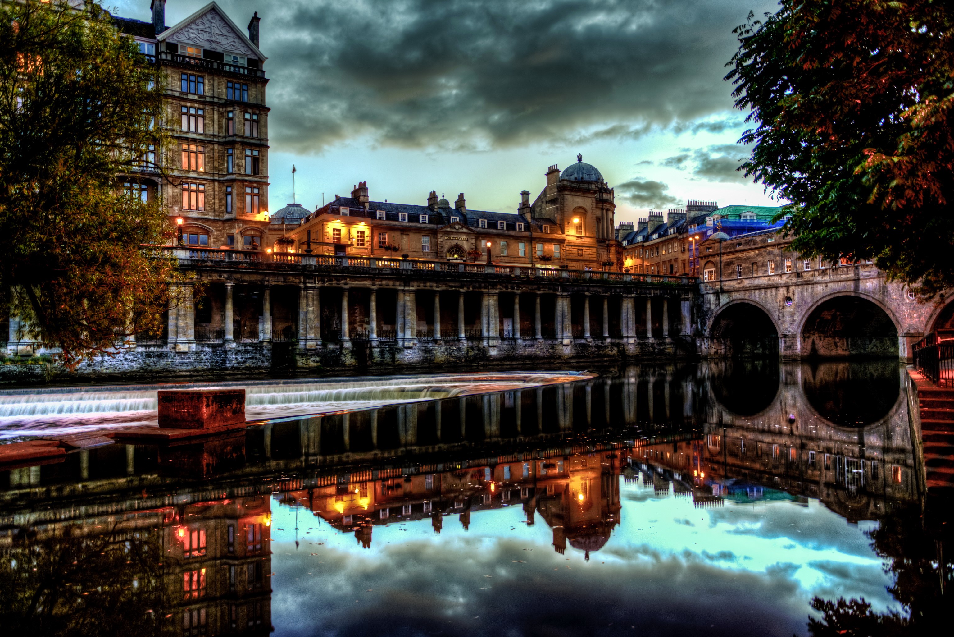 Pulteney Bridge over River Avon at night, Bath, England HD Wallpaper