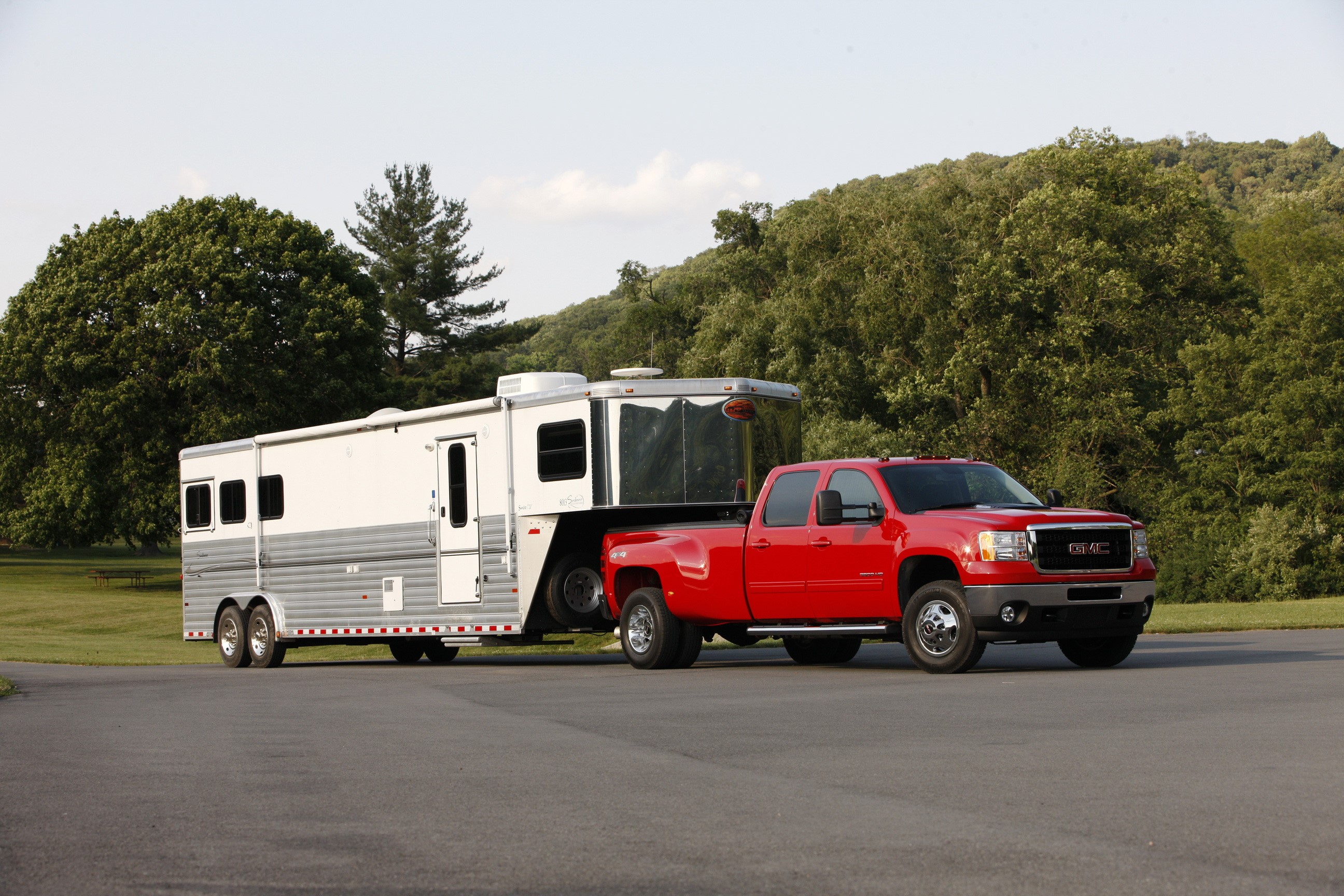 2011 GMC Sierra 3500 towing a trailer HD Wallpaper