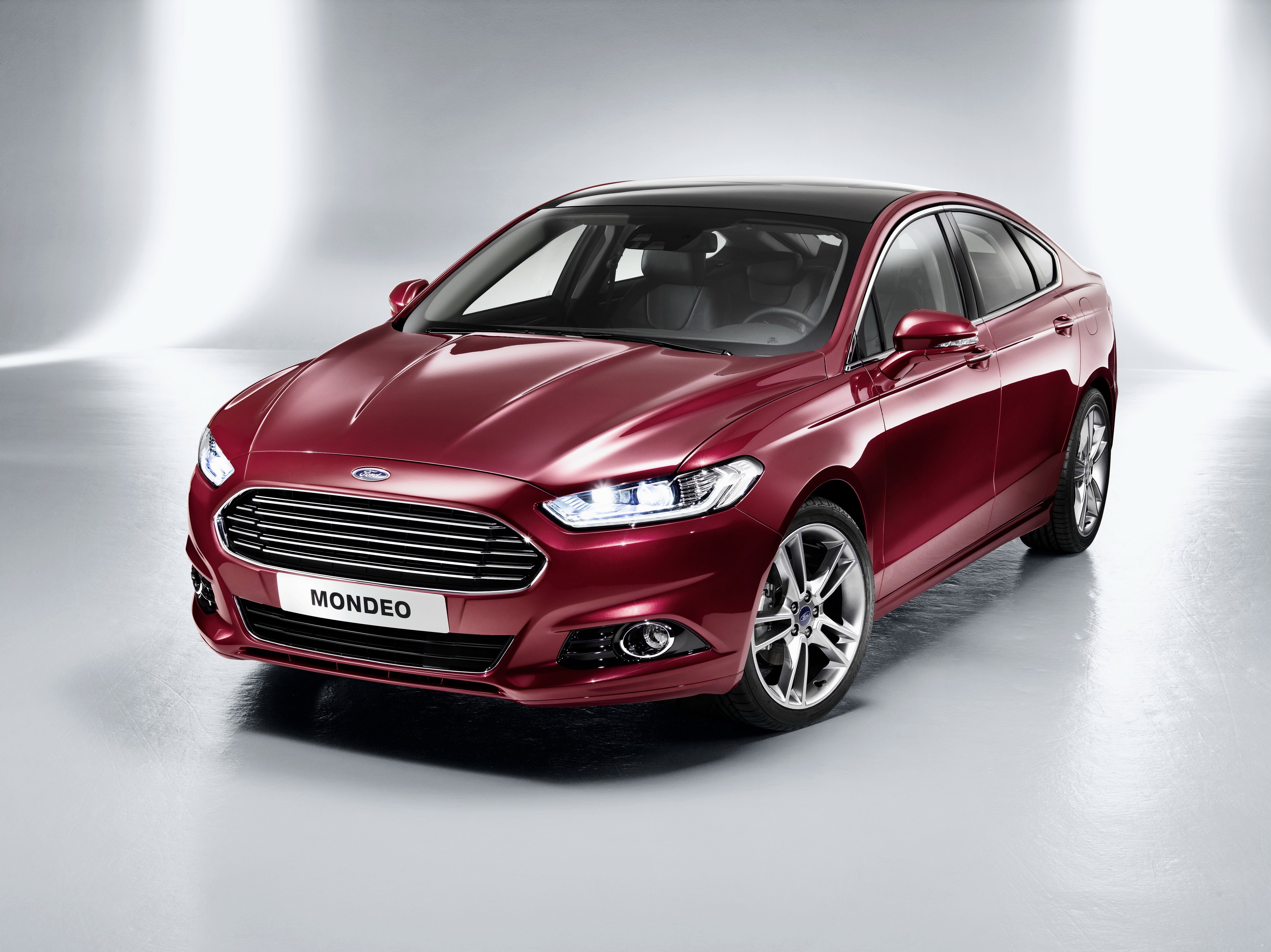 4K 2013 Ford Mondeo hatchback HD Wallpaper