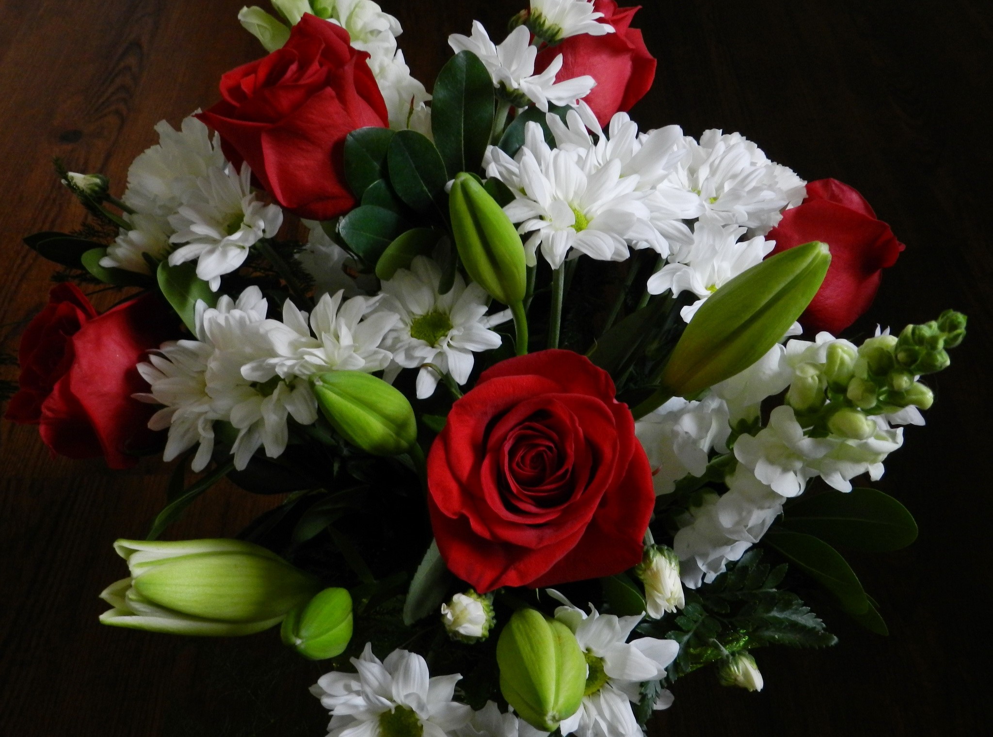 Bouquet of red roses and white flowers HD Wallpaper