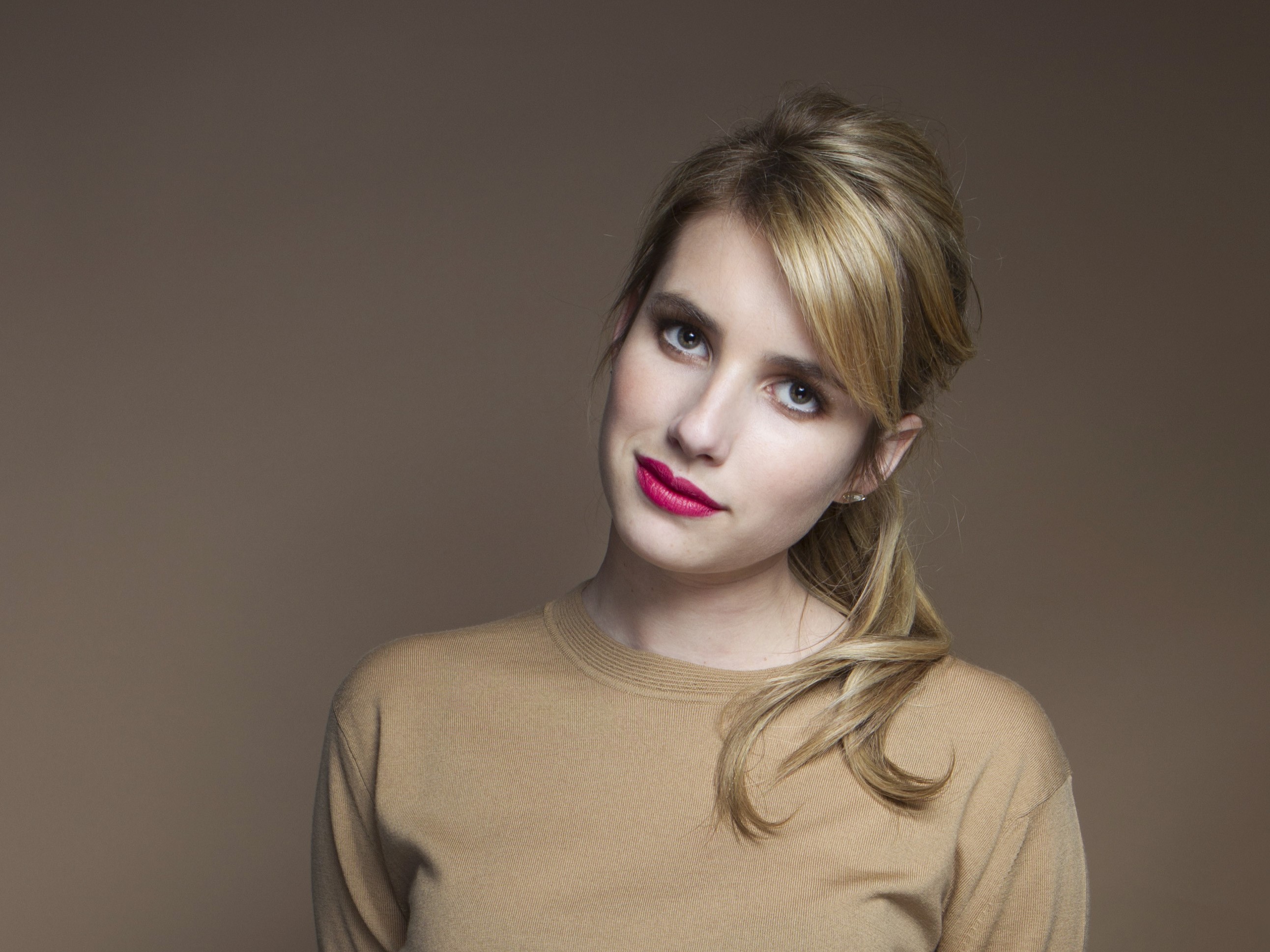 Emma Roberts with dark blonde hair and red lips HD Wallpaper