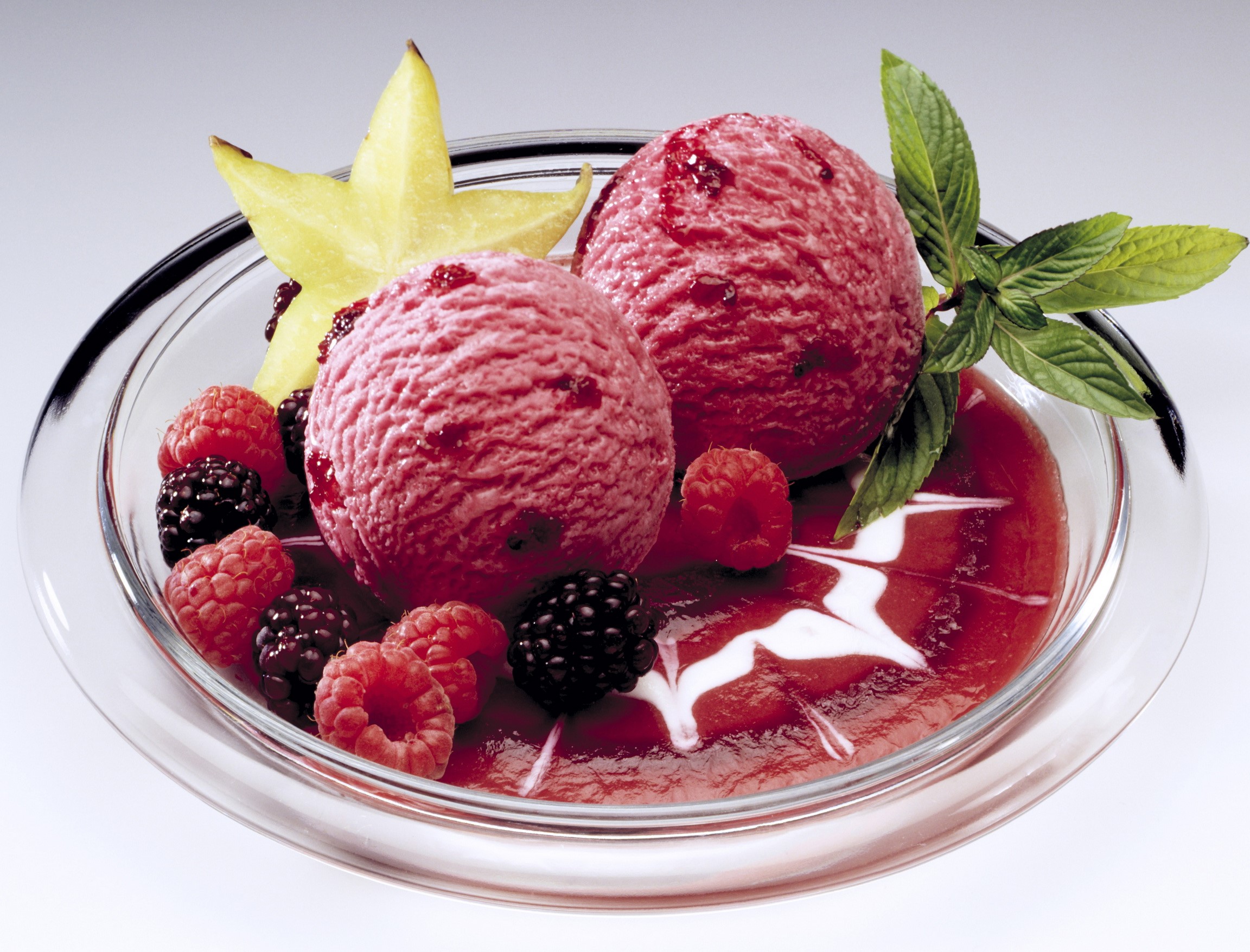 Raspberry ice cream with berries and star fruit HD Wallpaper
