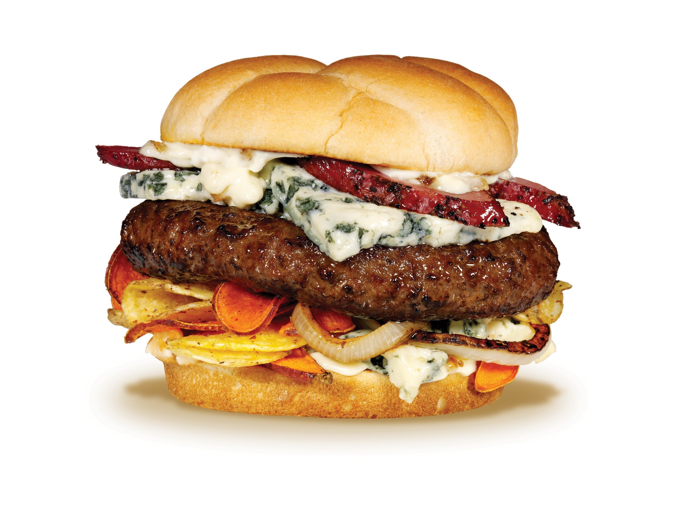 Gourmet burger with blue cheese and chips HD Wallpaper