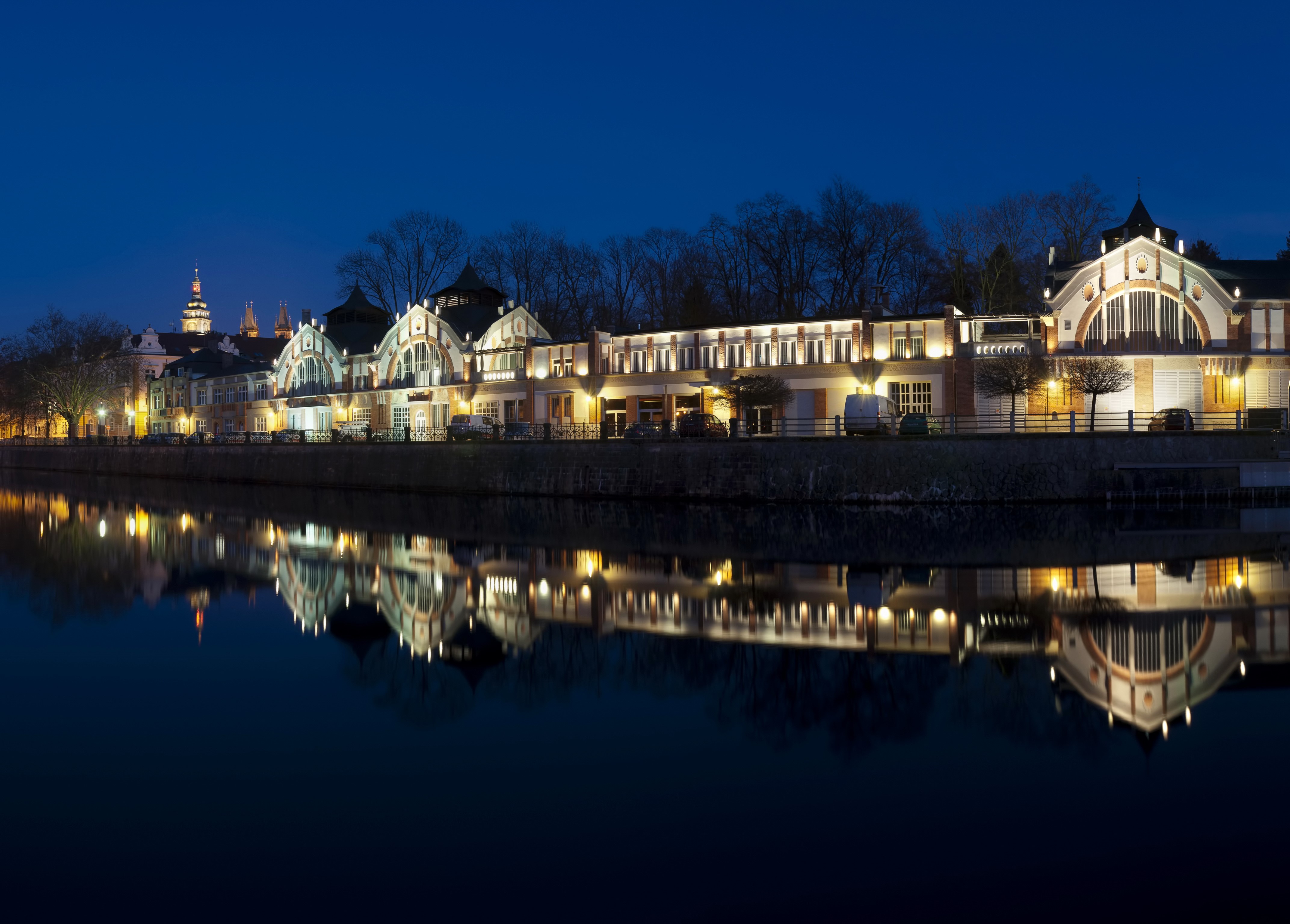 Building on River at Night, Czech Republic HD Wallpaper