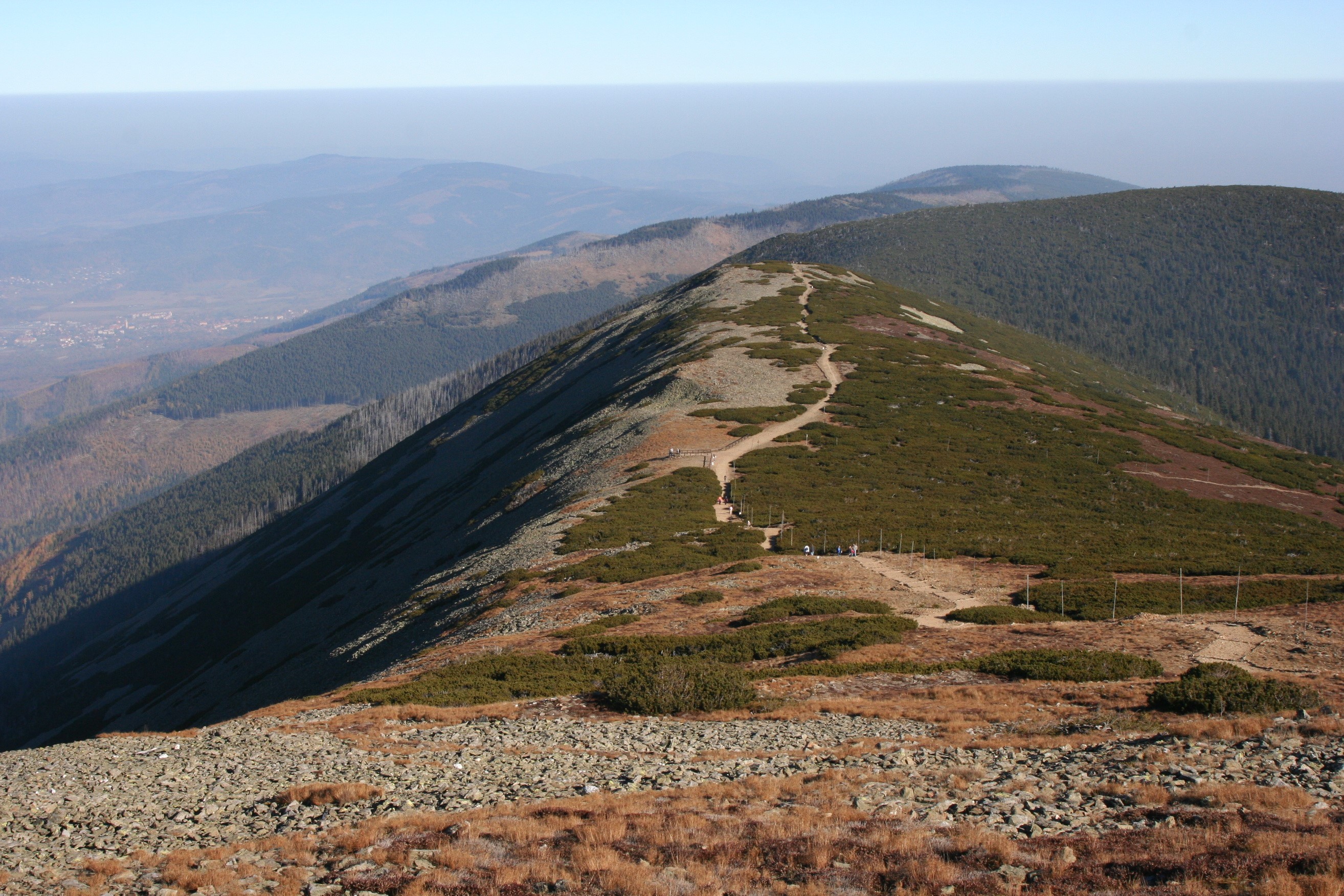 Mountain ridge trail in Krkonose Mountains, Czech Republic HD Wallpaper