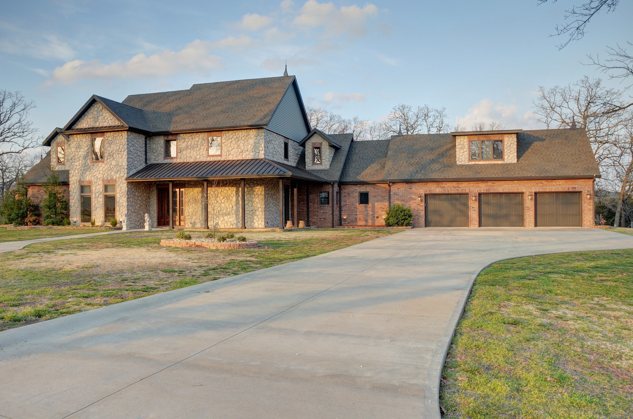 Large stone and brick house with a long driveway HD Wallpaper