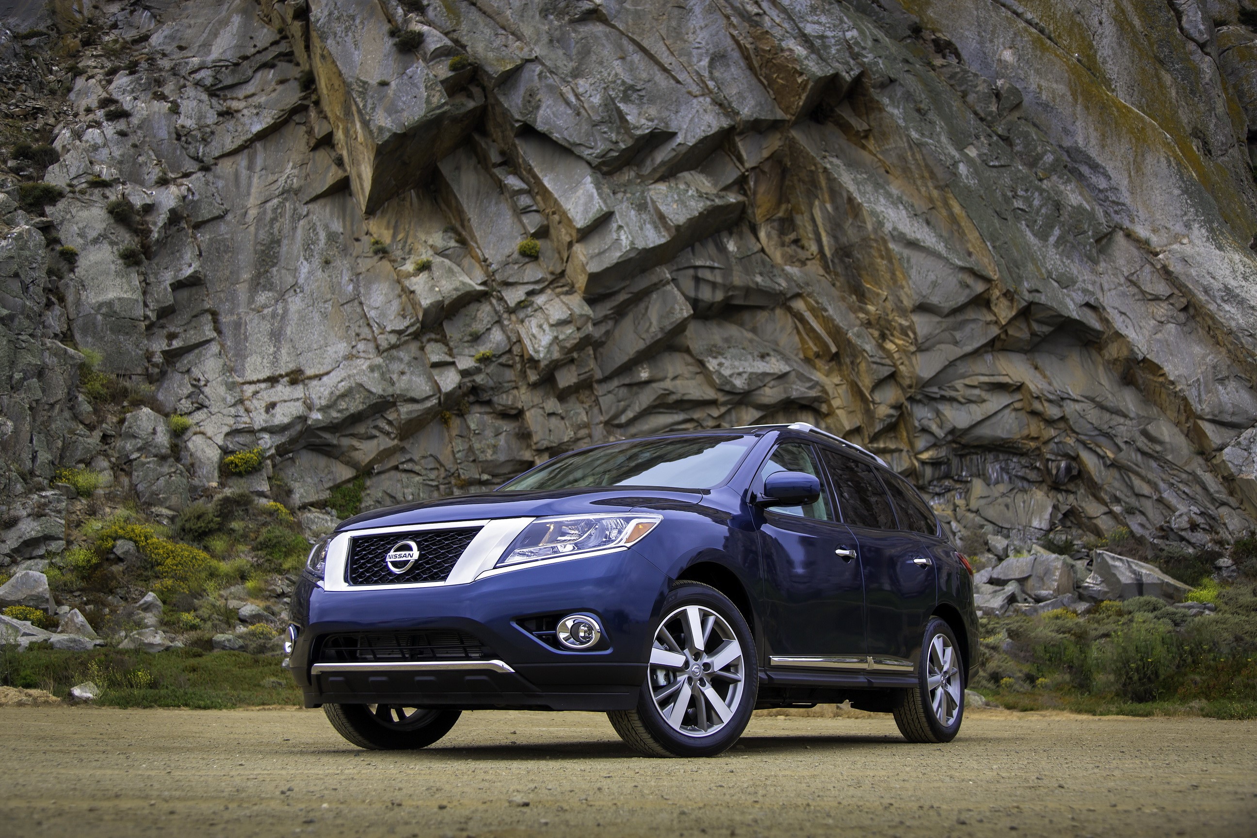 2013 Nissan Pathfinder SUV HD Wallpaper
