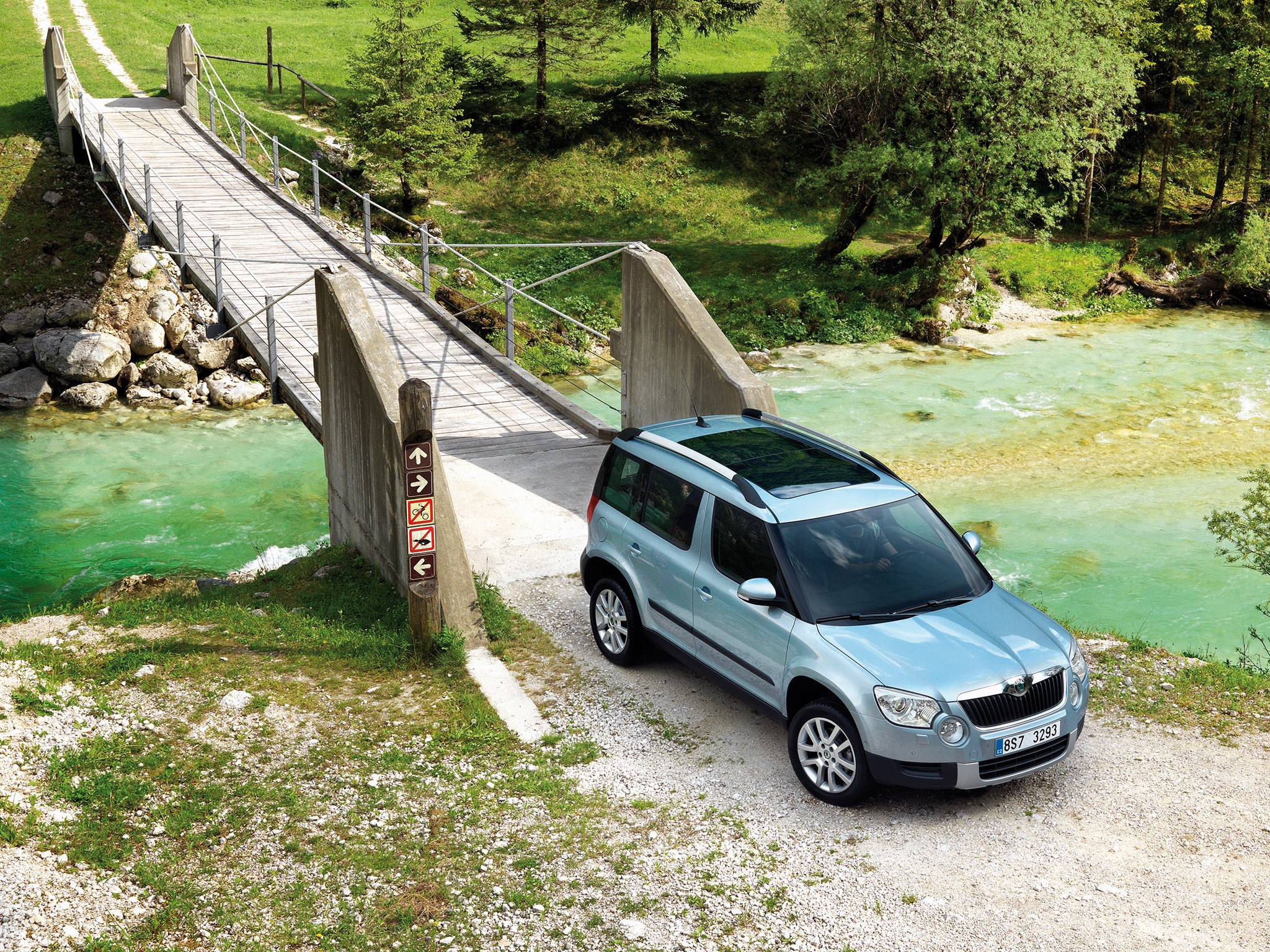2009 Skoda Yeti by a river bridge HD Wallpaper
