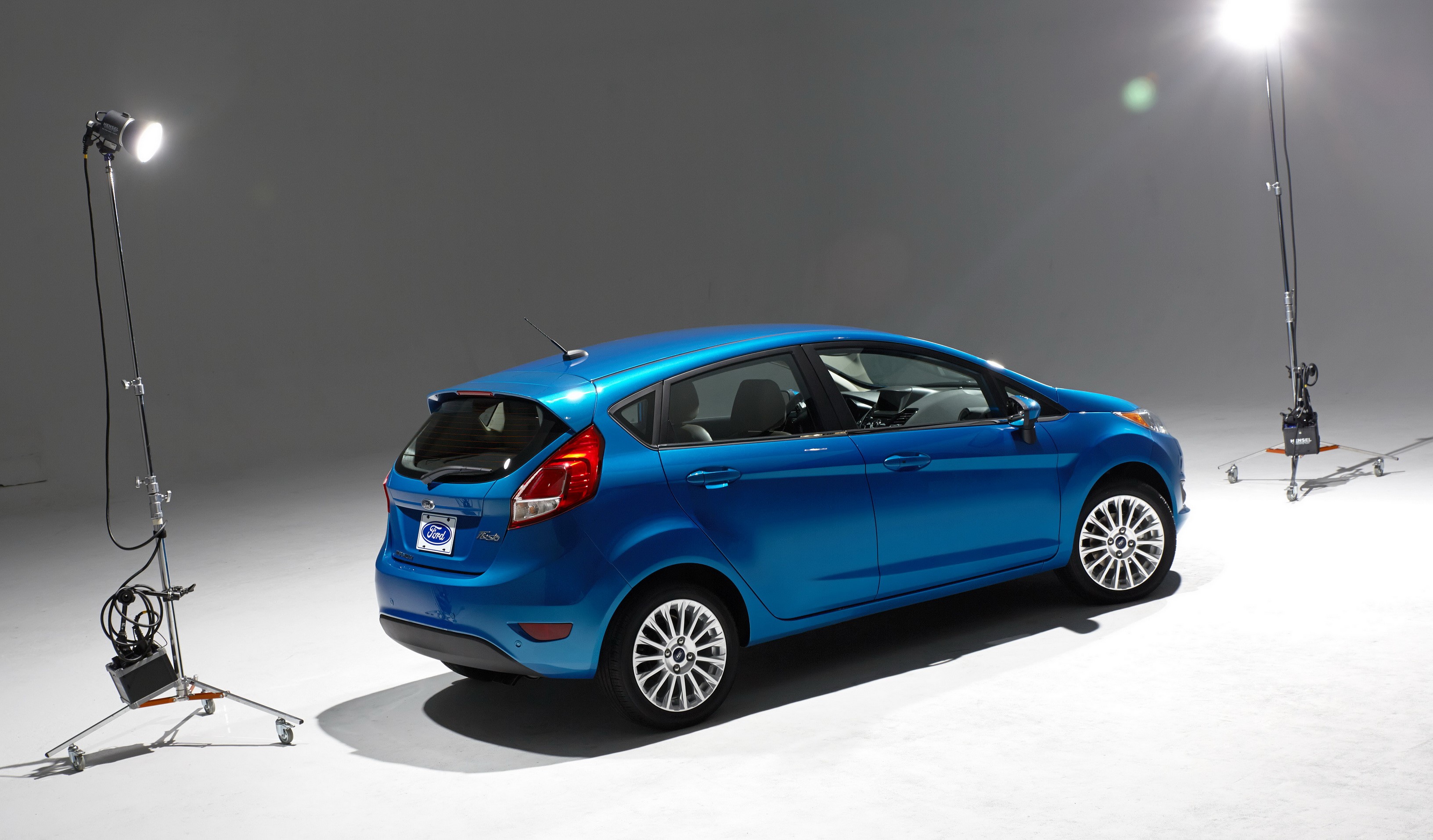 Blue 2014 Ford Fiesta hatchback HD Wallpaper