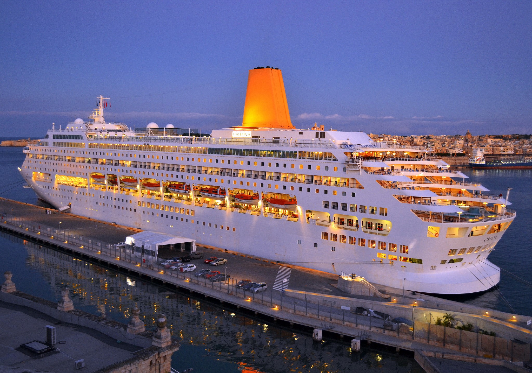 Cruise liner Oriana docked at a marina at dusk HD Wallpaper