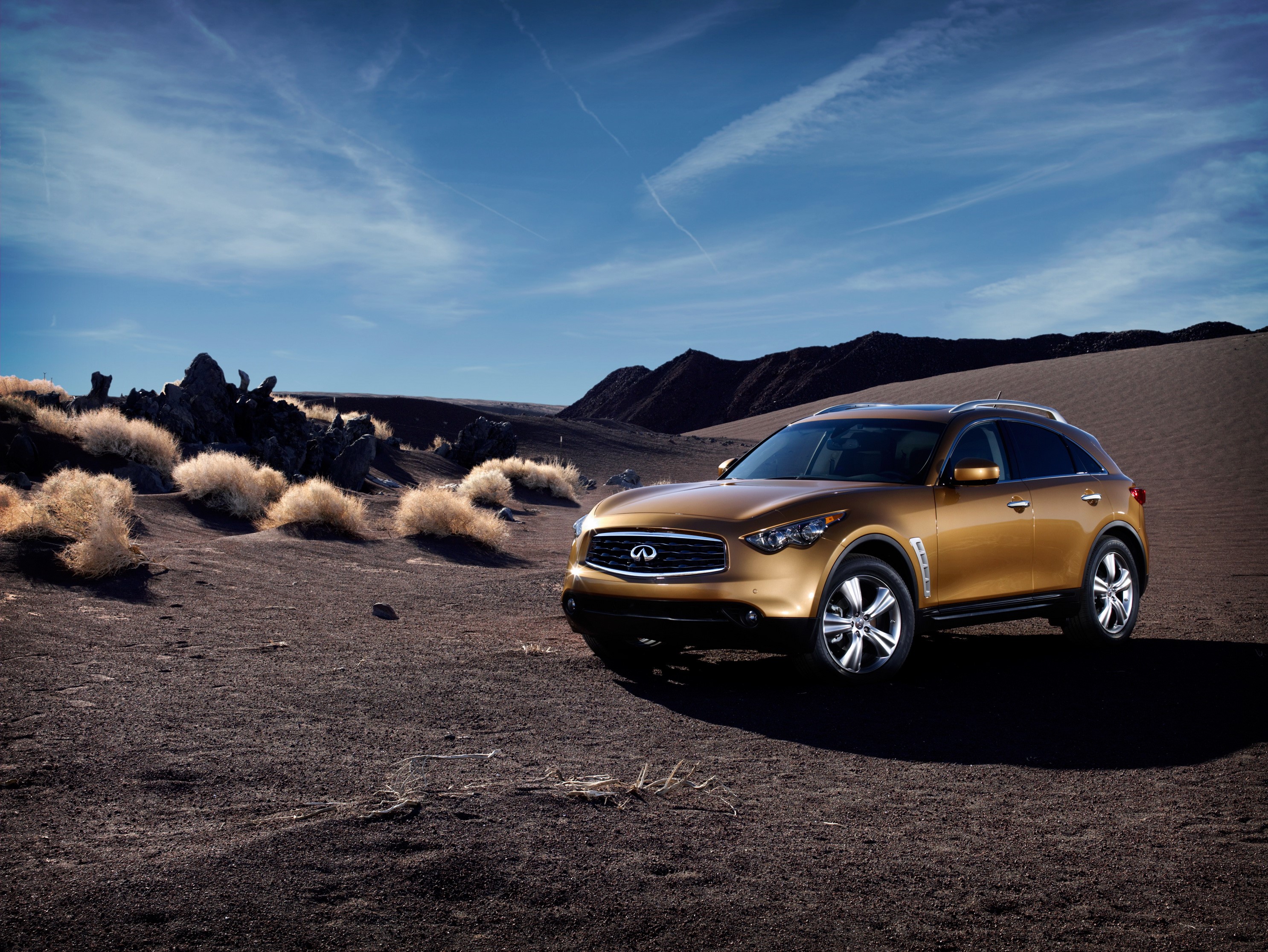 2009 Infiniti FX35 in a desert landscape HD Wallpaper