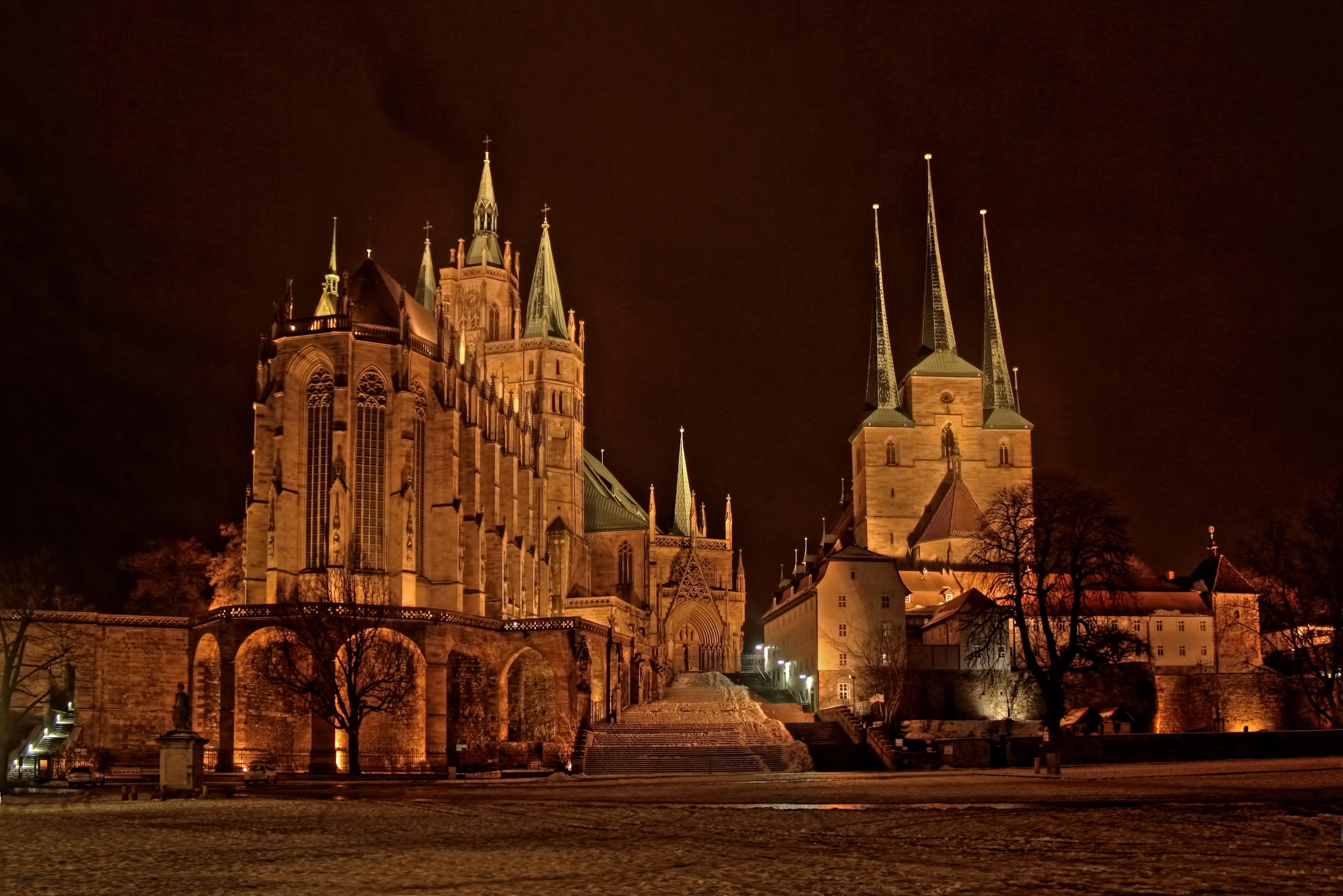 Erfurt Cathedral and St. Severus Church at night HD Wallpaper