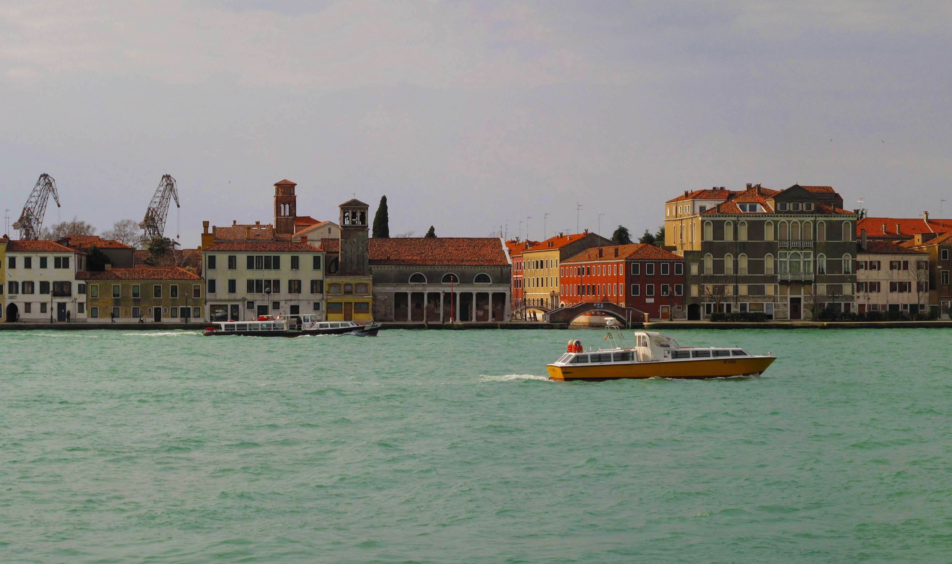 Boats on the water in Venice, Italy HD Wallpaper