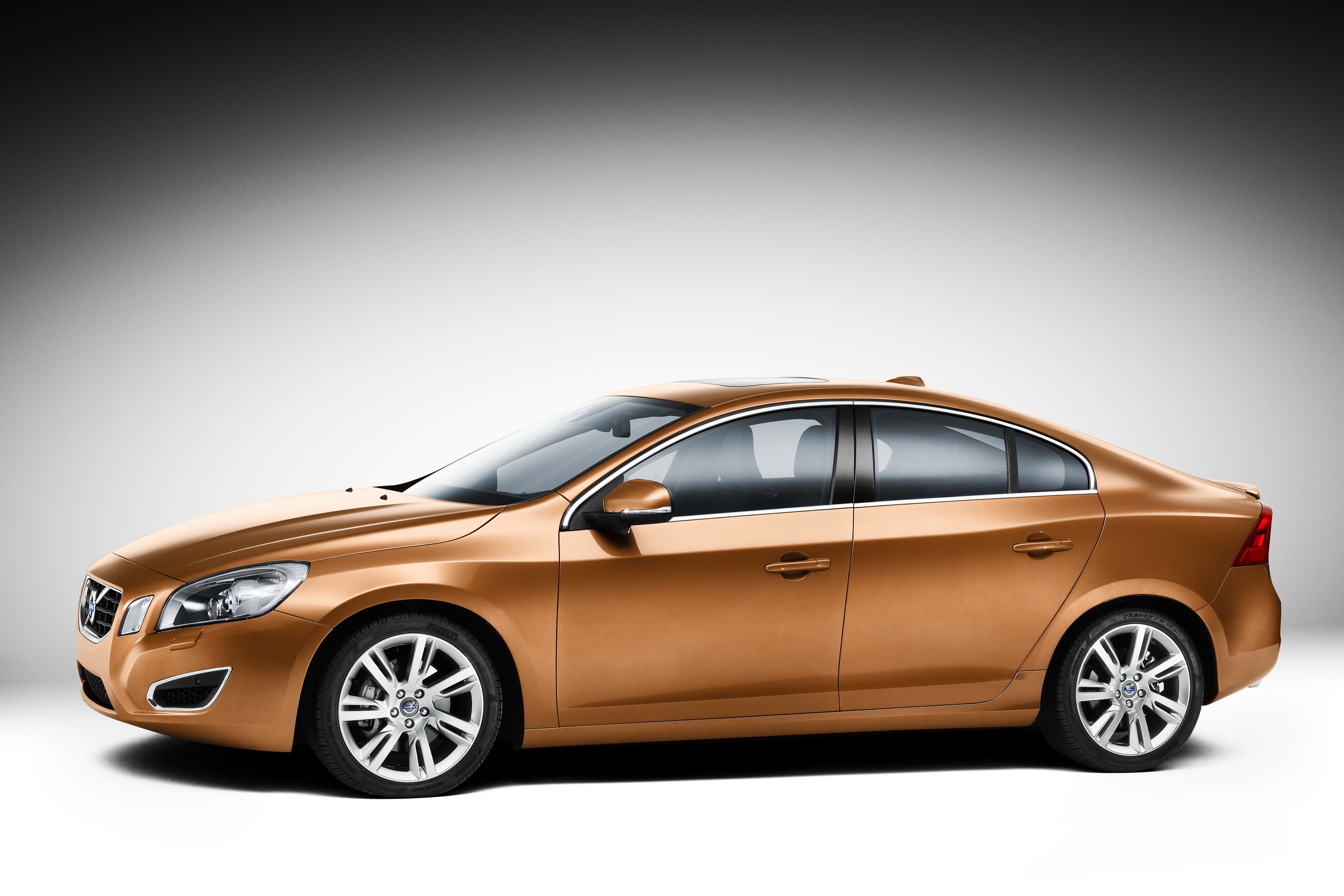 2010 Volvo S60 Sedan HD Wallpaper