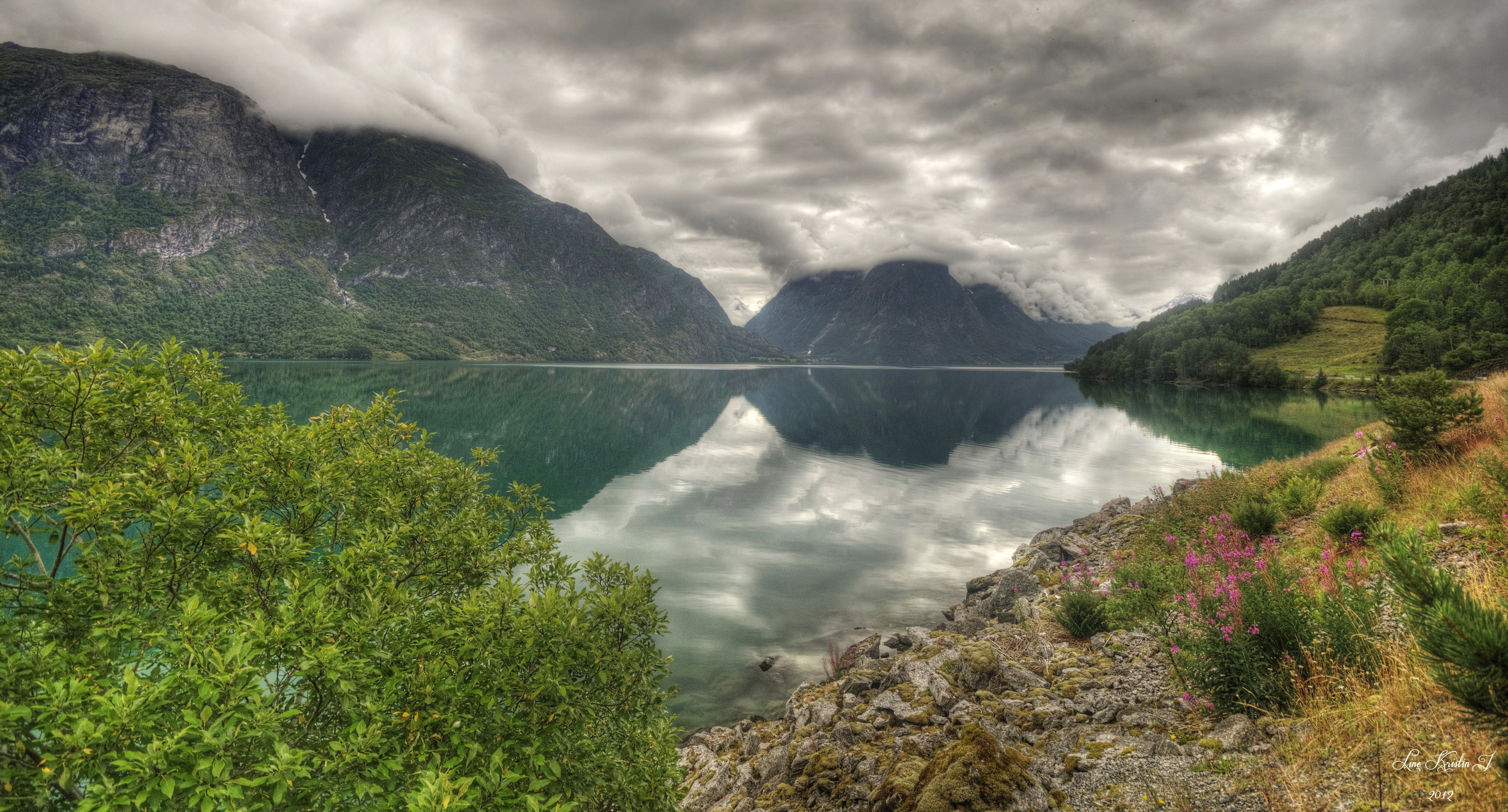 Strynsvatnet Lake in Norway with Mountains and Clouds HD Wallpaper