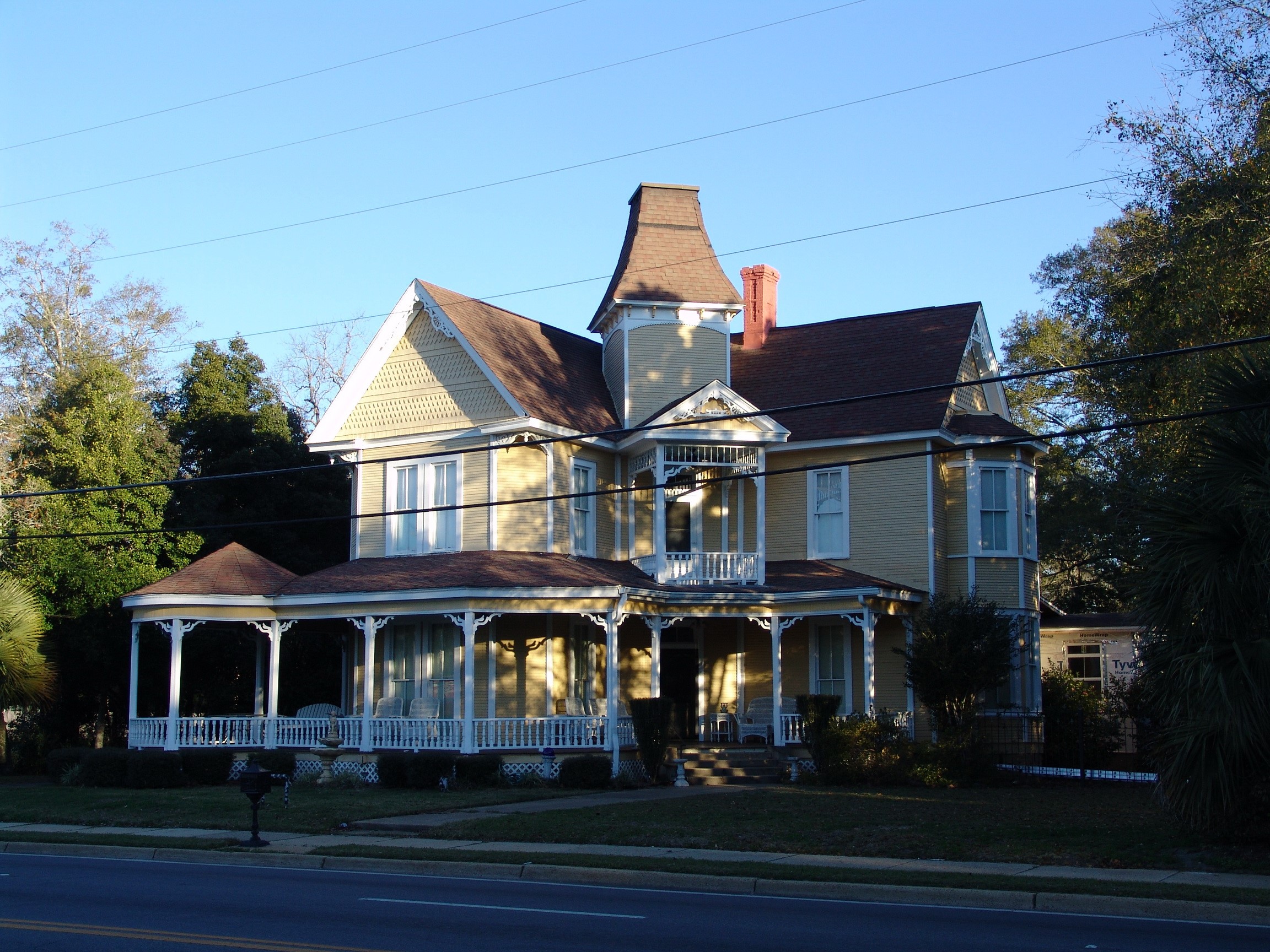 Yellow Victorian House in Florida HD Wallpaper