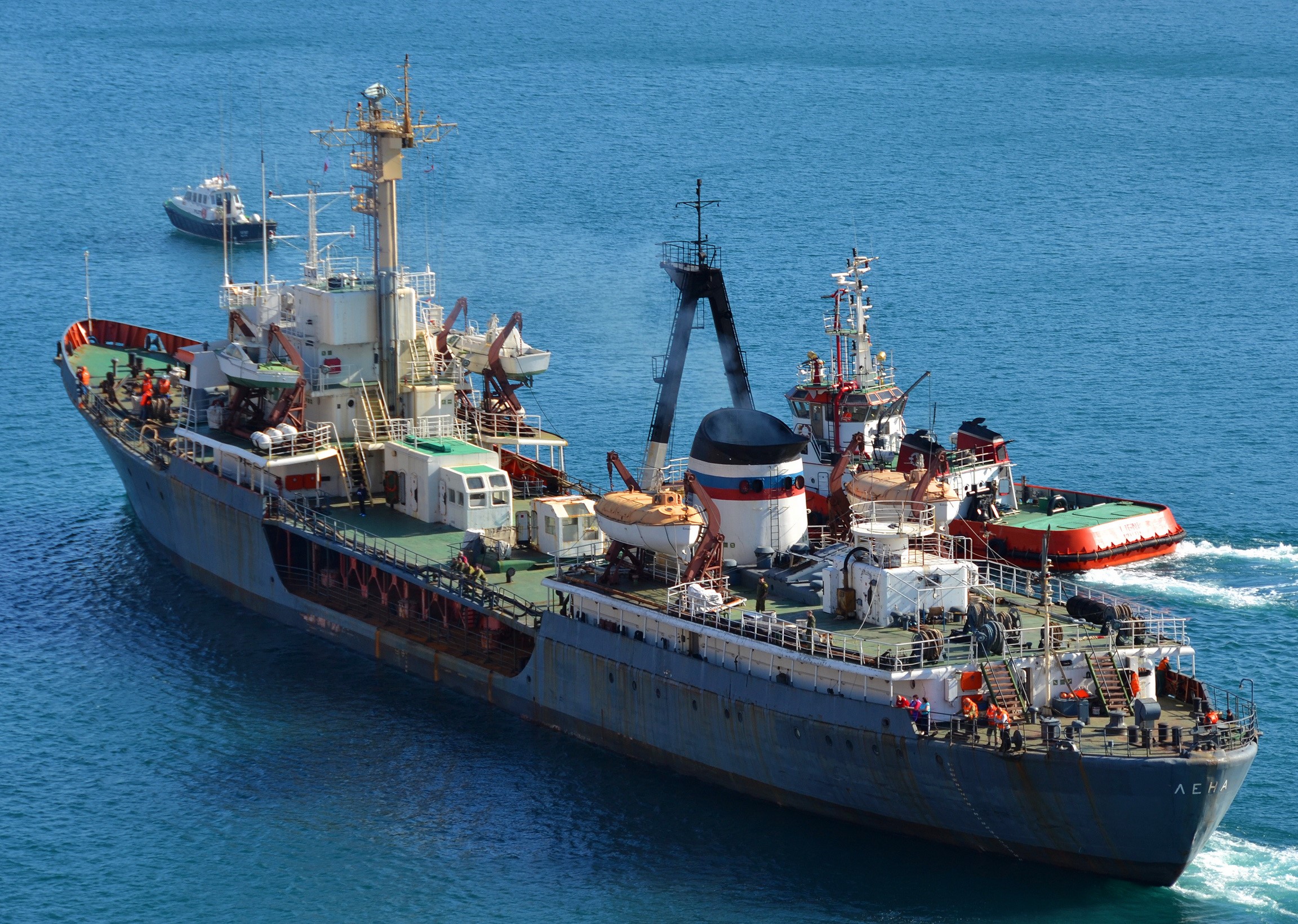 Lena tanker ship with tugboats HD Wallpaper