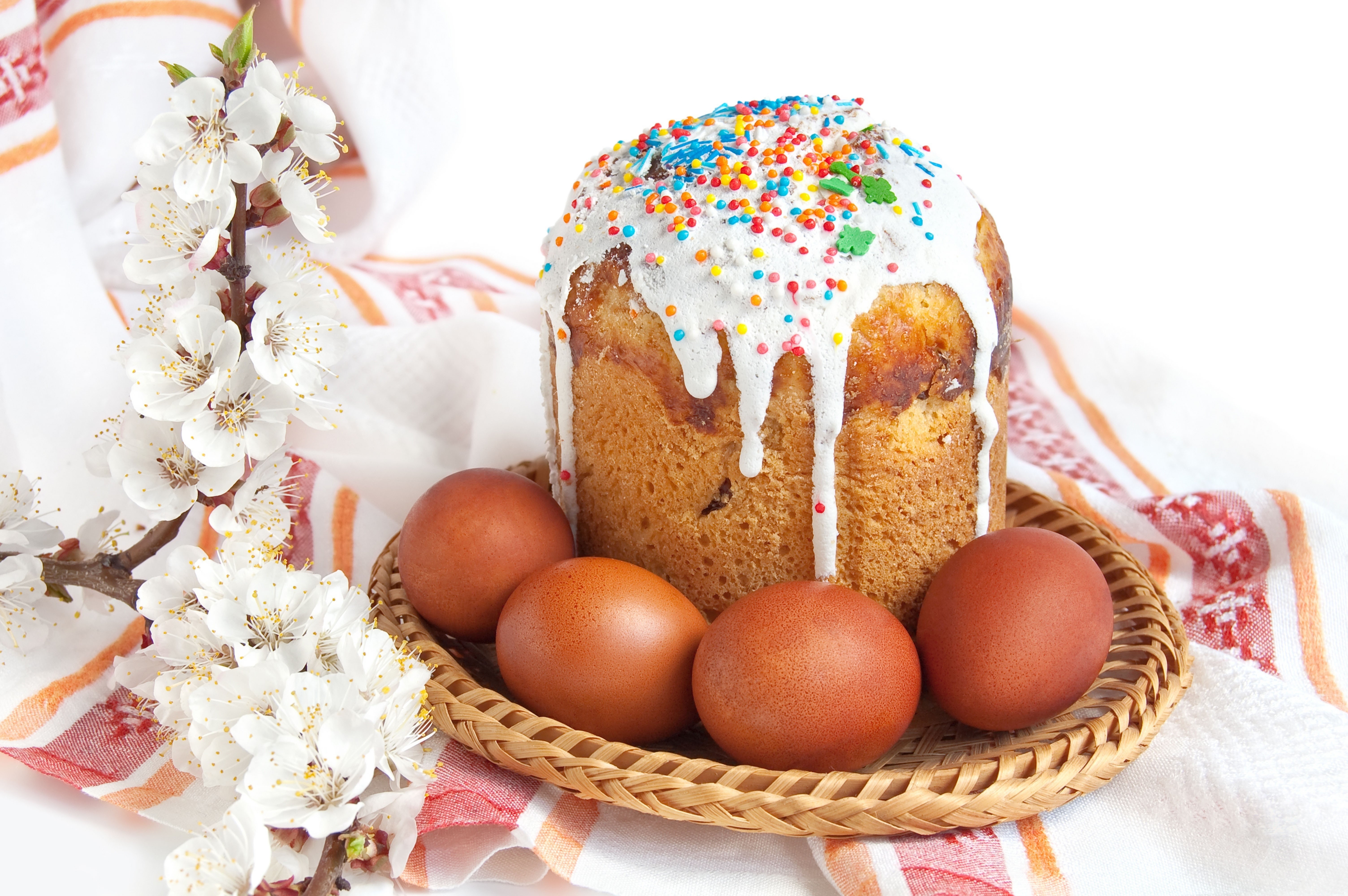 Easter Kulich with Eggs and Blossoms HD Wallpaper