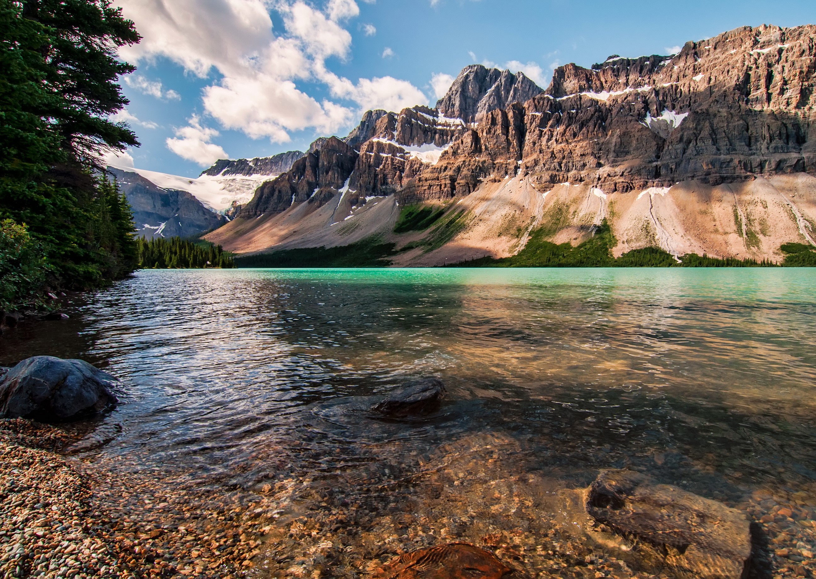 Bow Lake and Mountains in Banff National Park, Canada HD Wallpaper