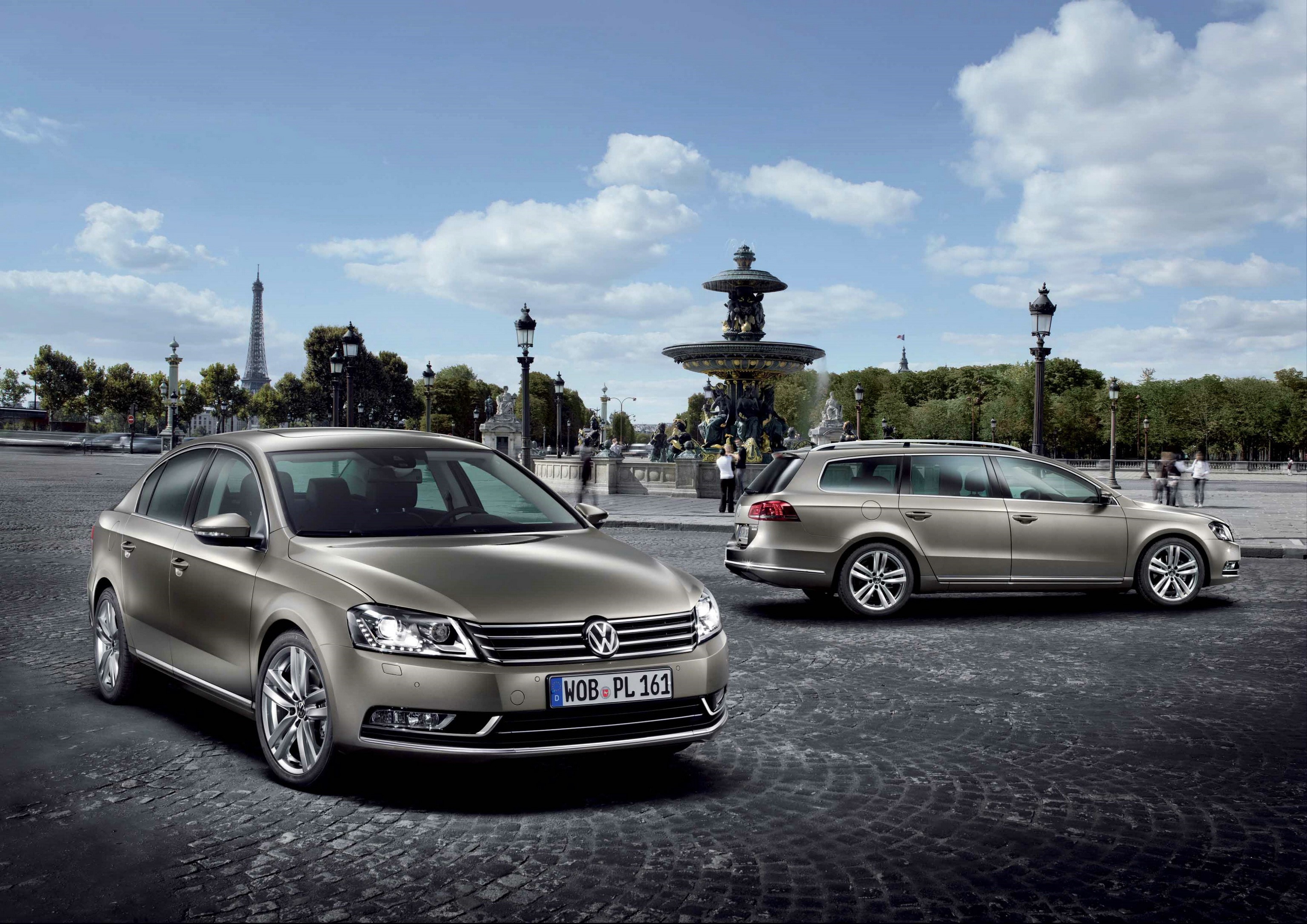 Volkswagen Passat Variant in Paris, France HD Wallpaper