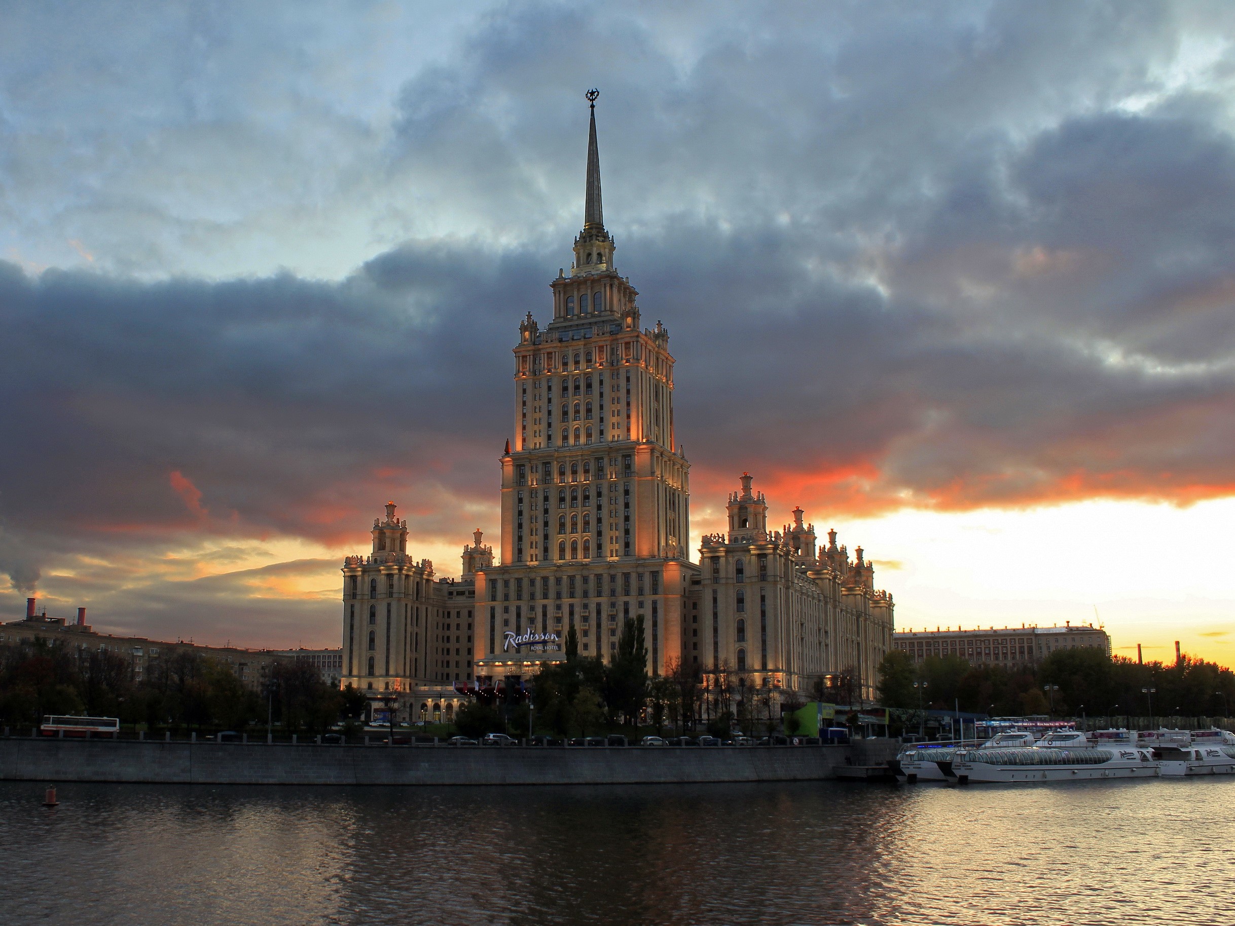 Radisson Collection Hotel Moscow at sunset HD Wallpaper