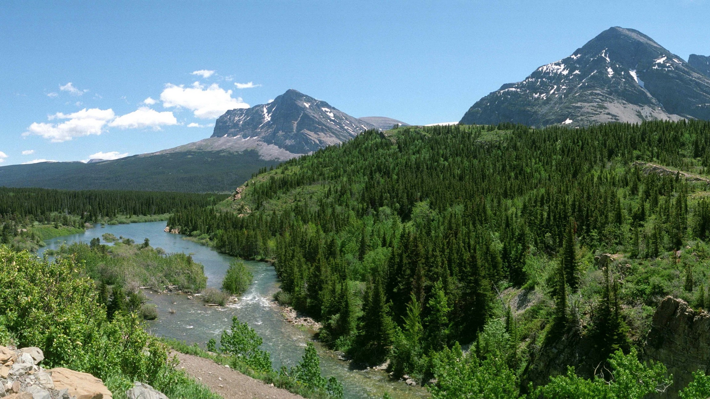 Mountains and River in Glacier National Park, USA HD Wallpaper