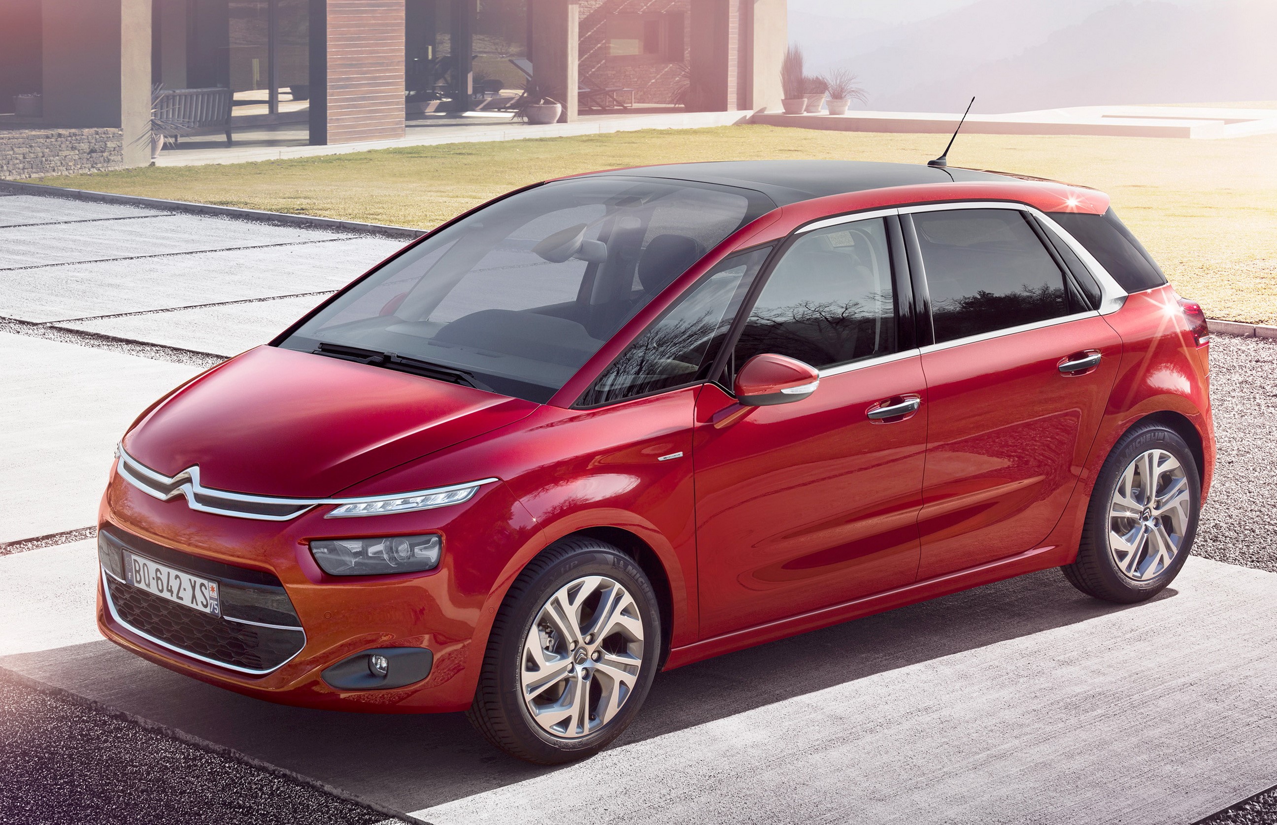Red 2013 Citroen C4 Picasso parked outside a modern house HD Wallpaper