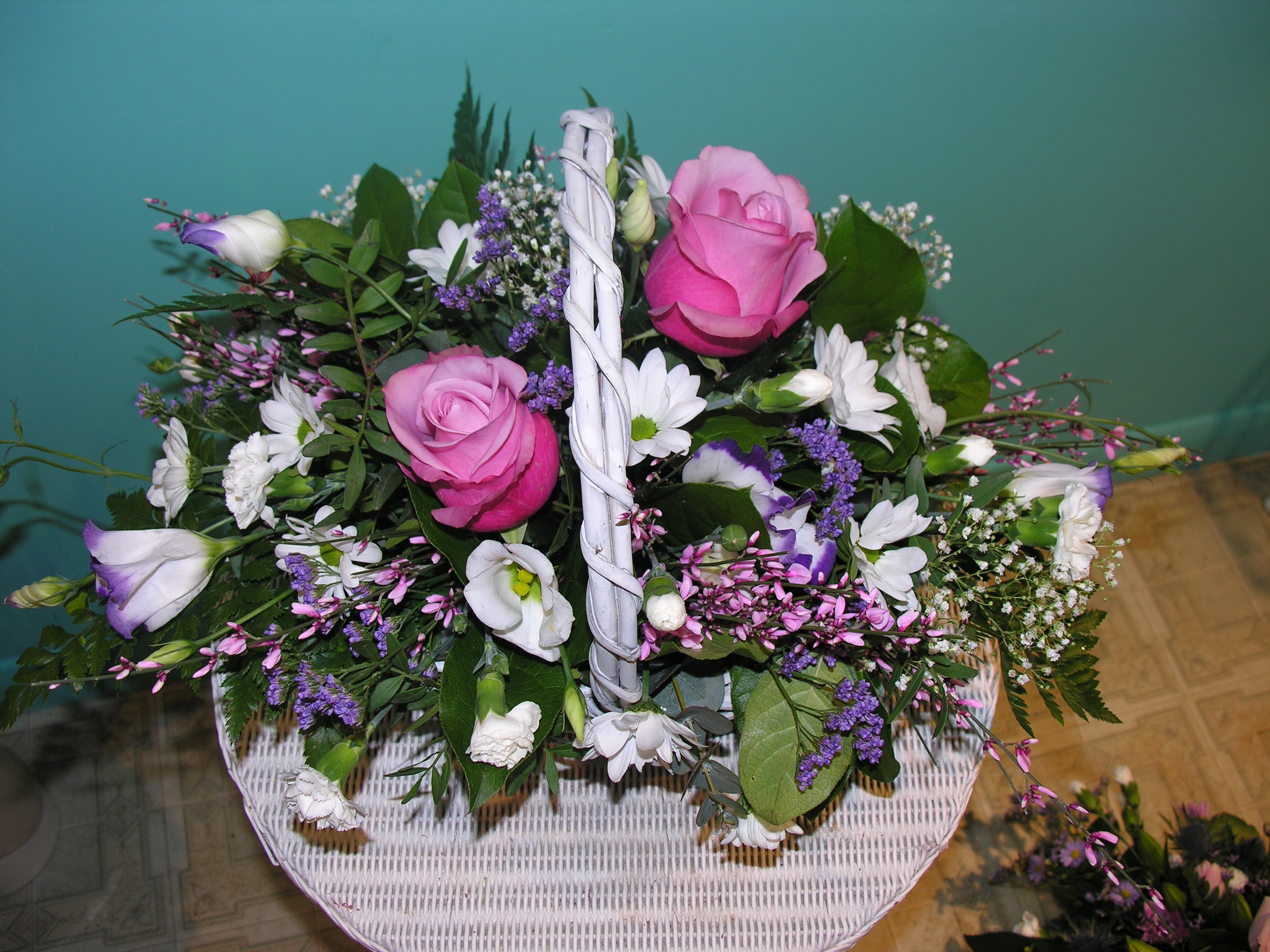 Flower basket with pink roses and white flowers HD Wallpaper
